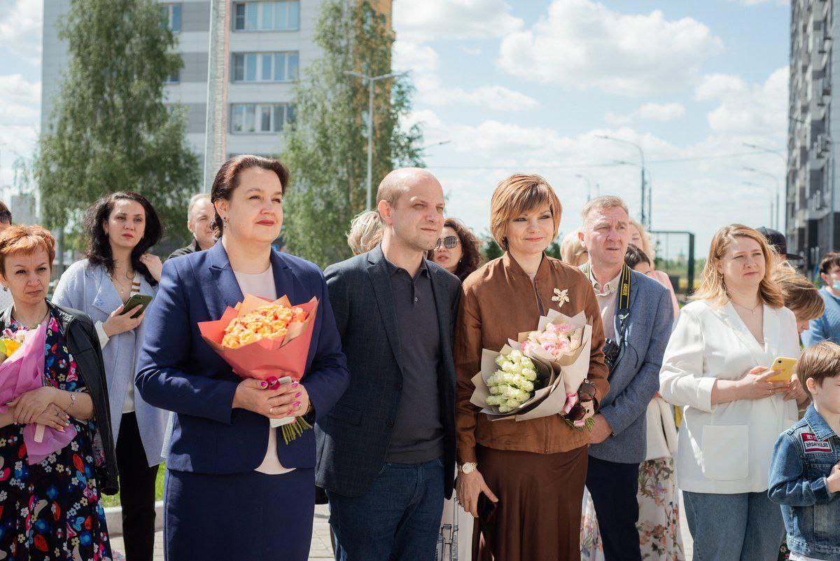 Видновский городской. Омбудсмен Подмосковья Ксения Мишонова. Малыши поздравляют выпускников. Поздравляем выпускников. Видновская гимназия выпуск 2011.