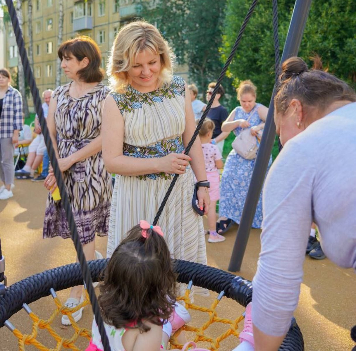 В Высоковске открылась еще одна детская площадка по губернаторской программе