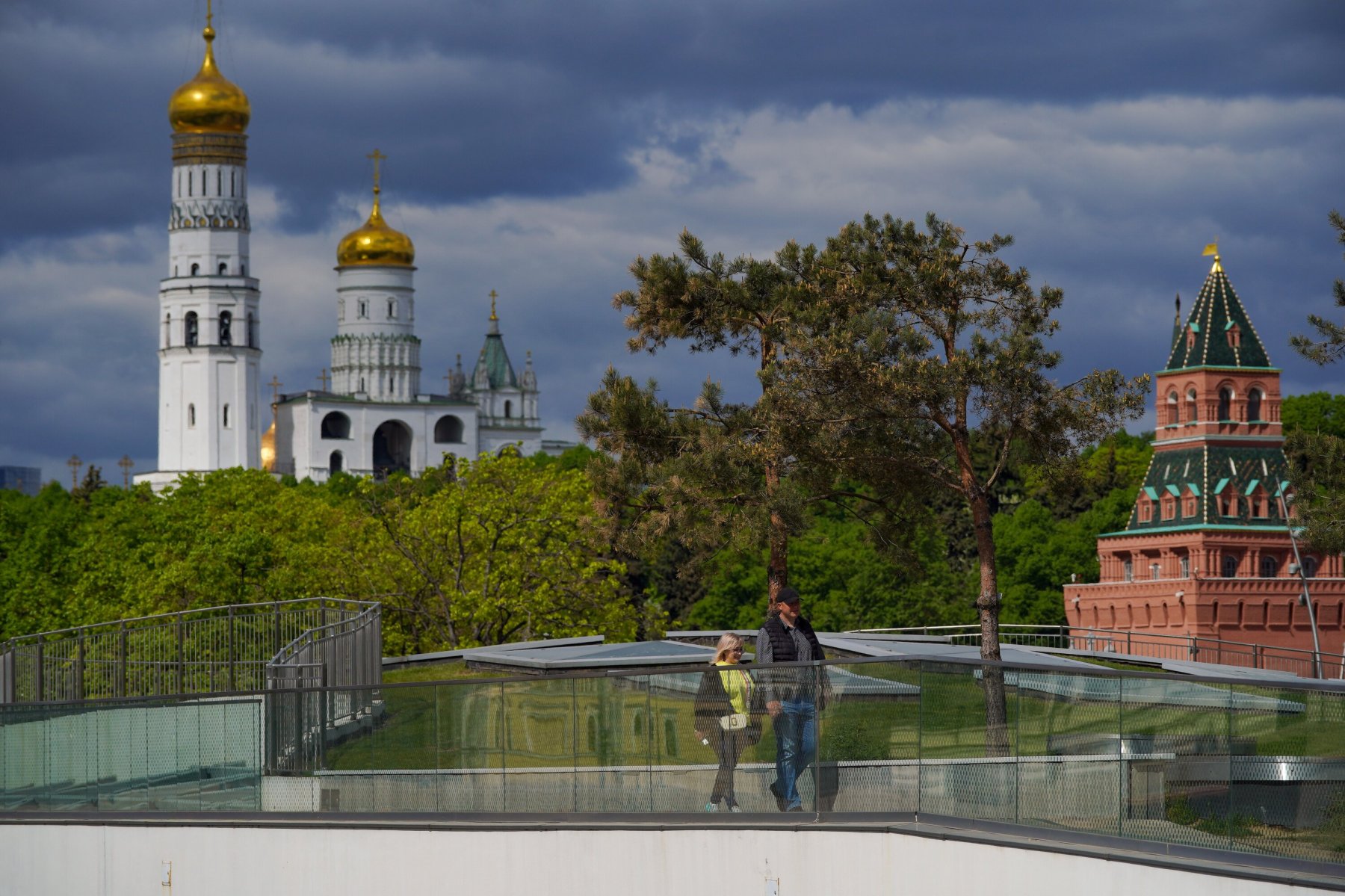 Из парка «Зарядье» в Москве эвакуировали посетителей и сотрудников