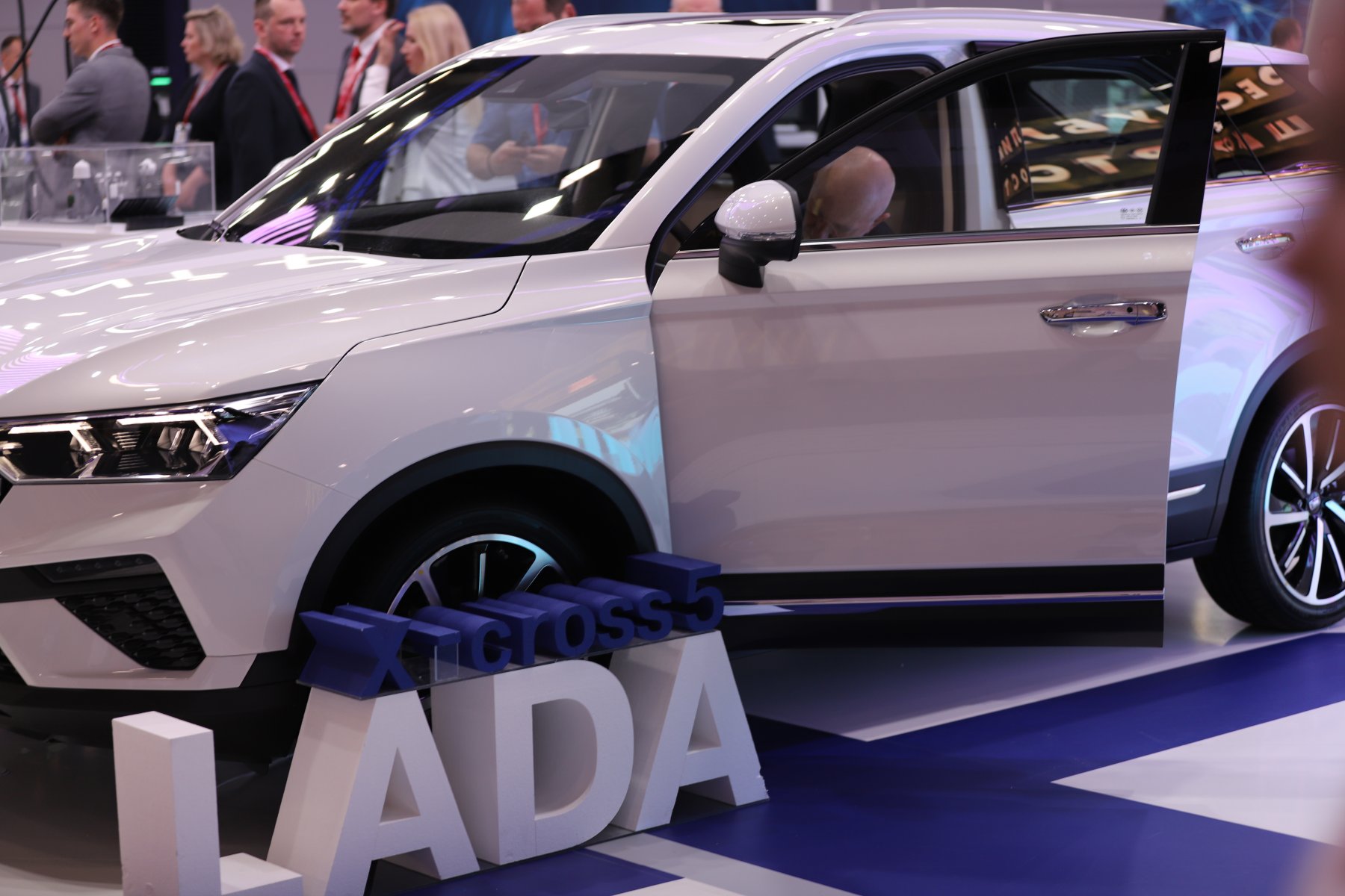 Стало известно о росте цен на некоторые модели Lada 