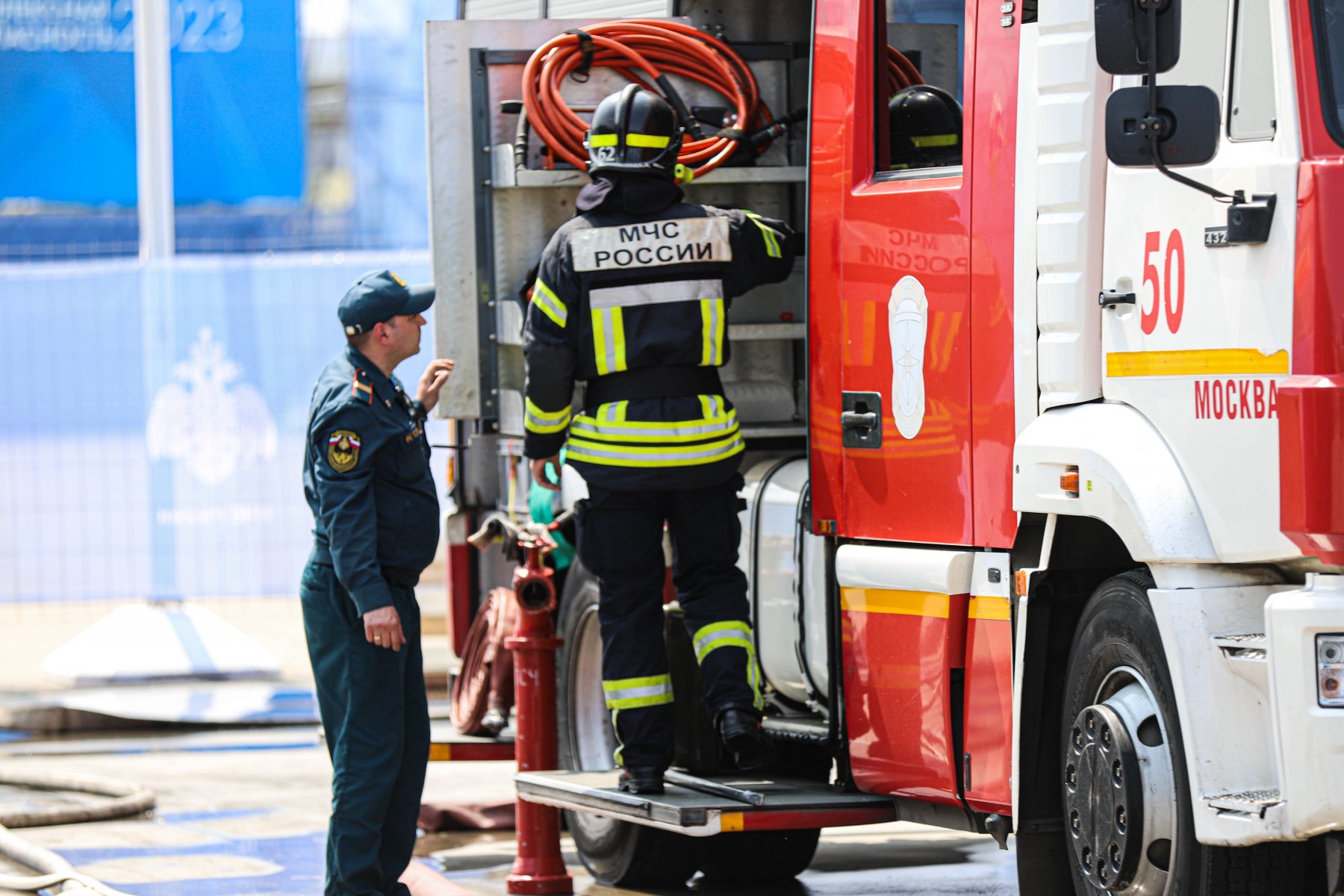 На Дмитровском шоссе загорелась квартира на 22 этаже многоквартирного дома 