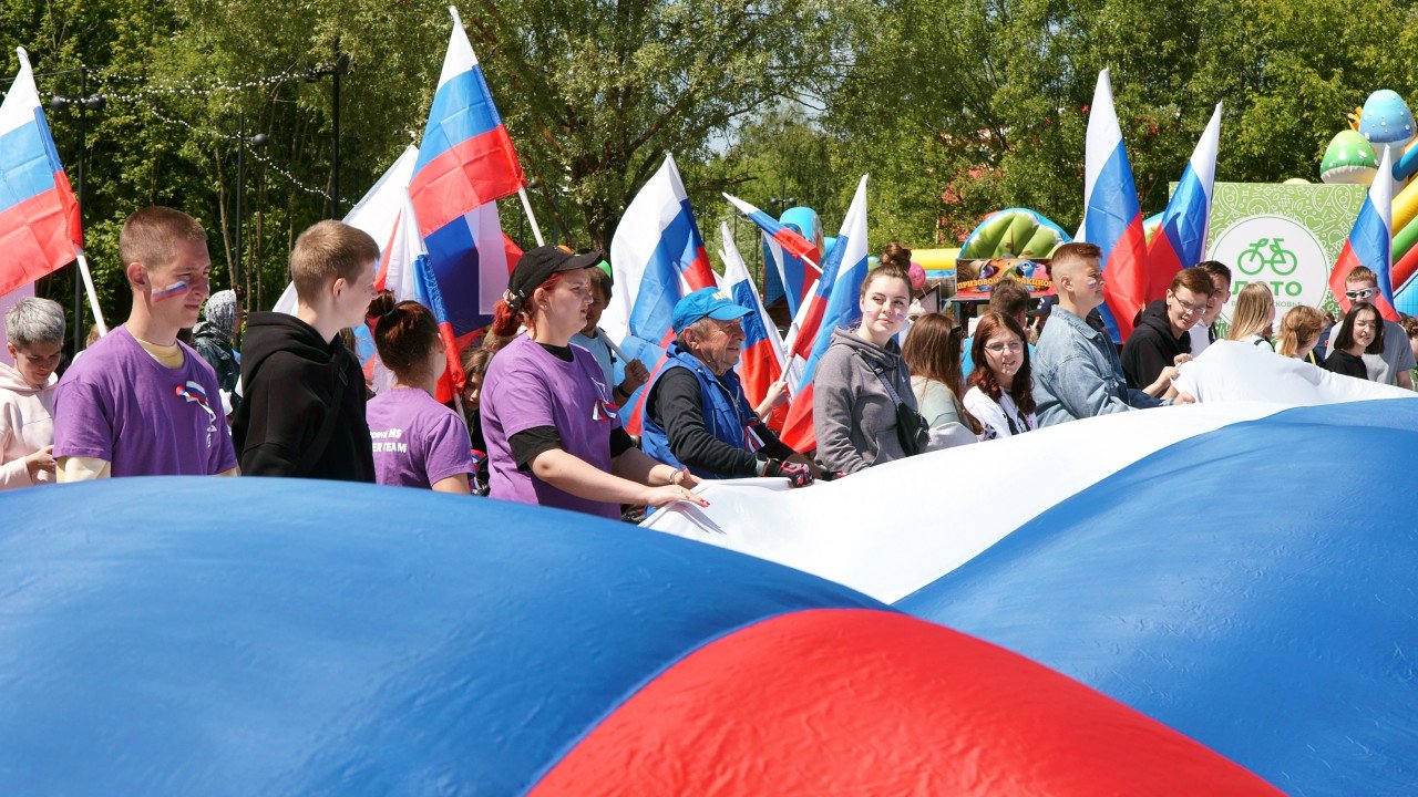 В более чем 50 парках Подмосковья пройдет праздник государственного флага