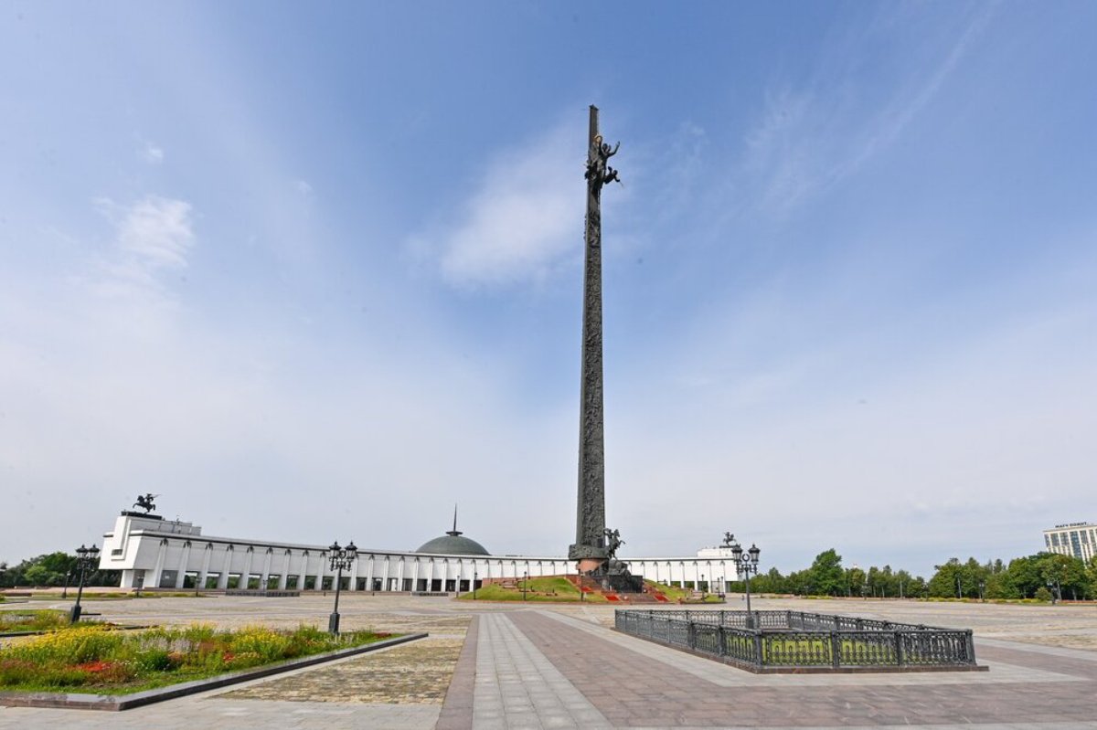 Поклонная гора в москве леопард