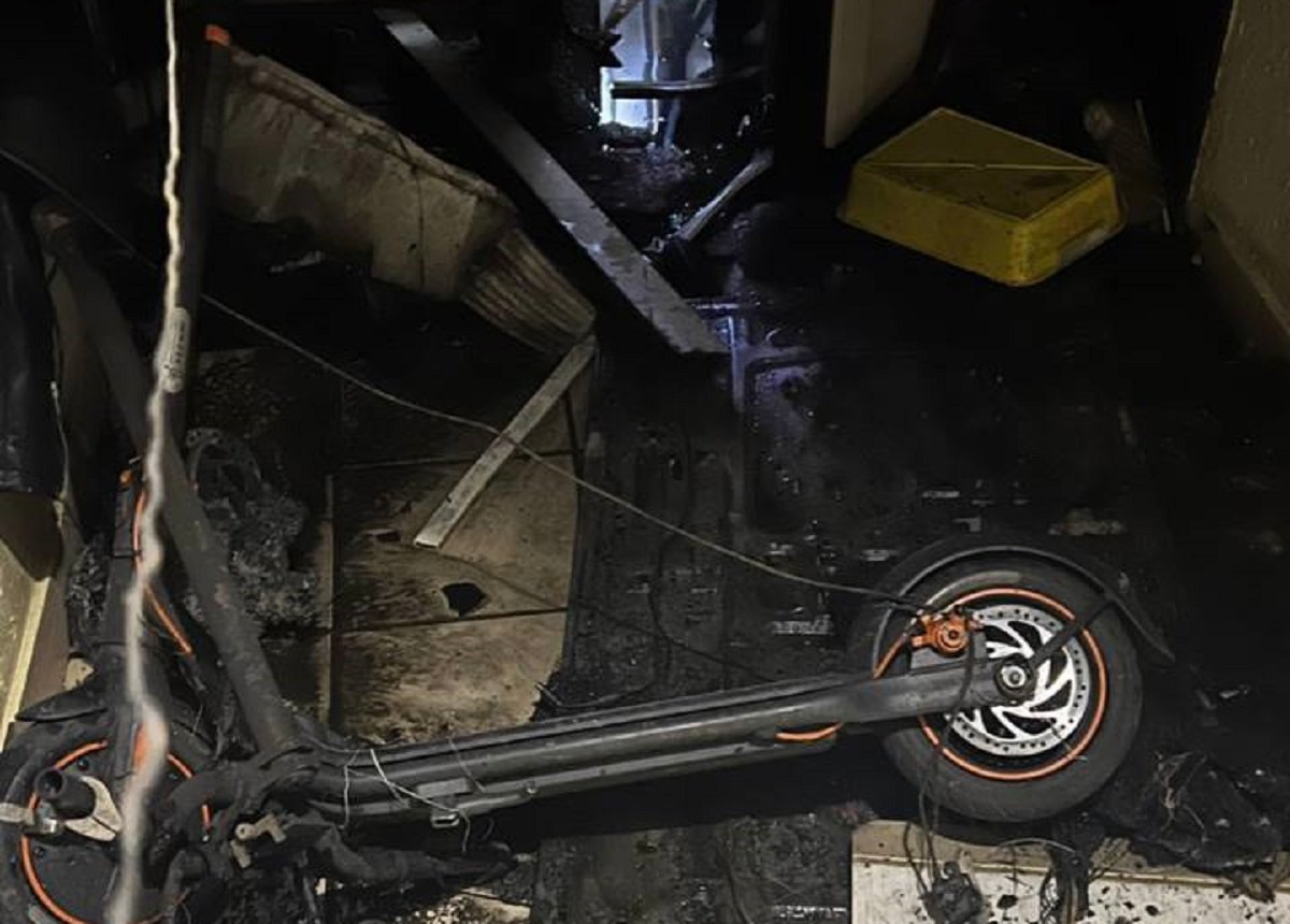 Житель Красноармейска пострадал из-за возгорания электросамоката в квартире 