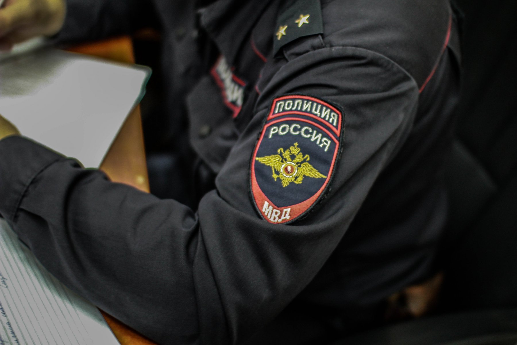 Сотрудники полиции разбираются в семейной драке в Раменском