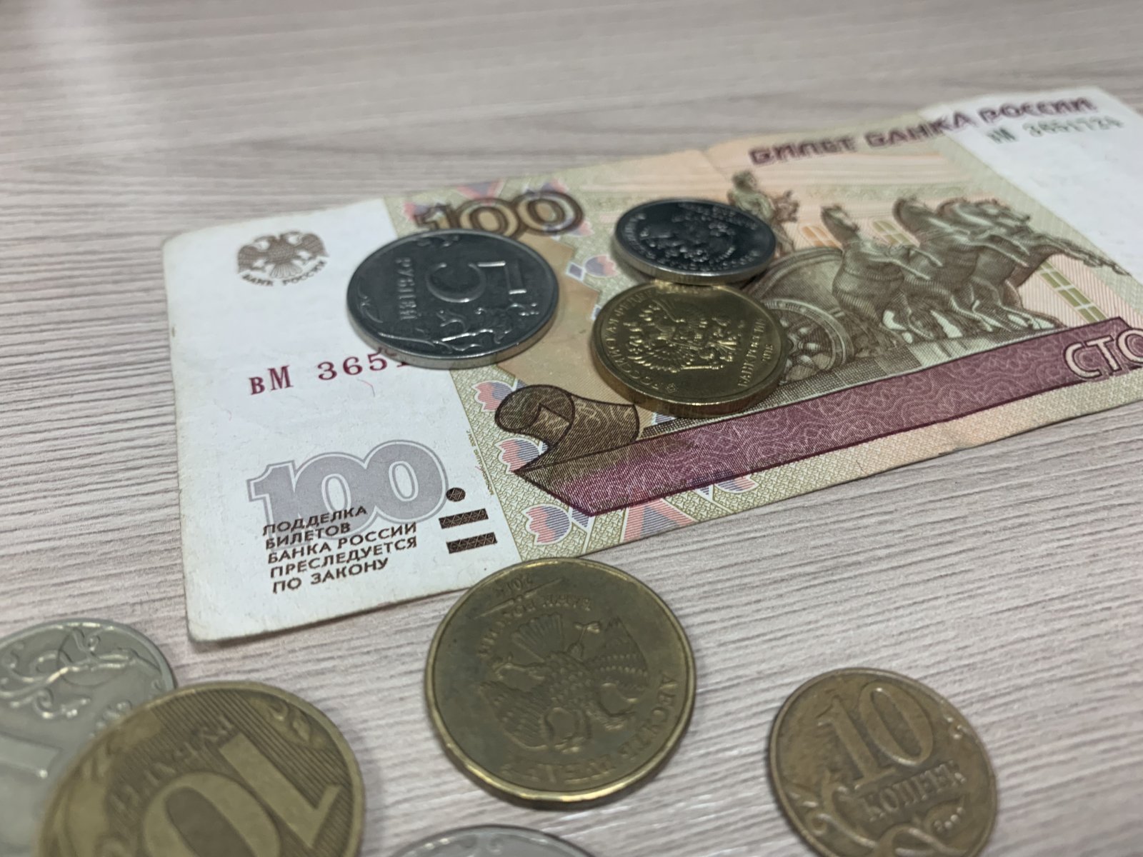 Глава ВТБ предупредил о возможном появлении двойного курса рубля
