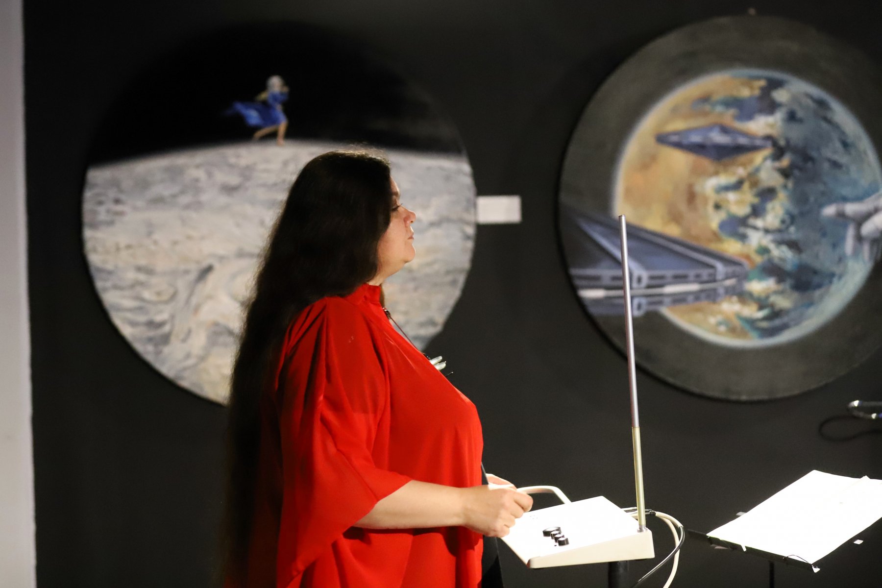 Лунная соната и Губка Боб: гости Центра современного искусства МАРС услышали игру на терменвоксе 