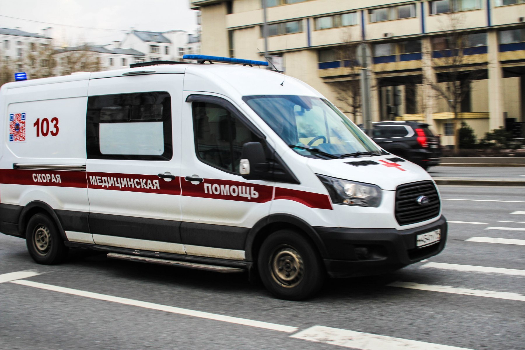 На западе Москвы автомобиль скорой помощи попал в ДТП