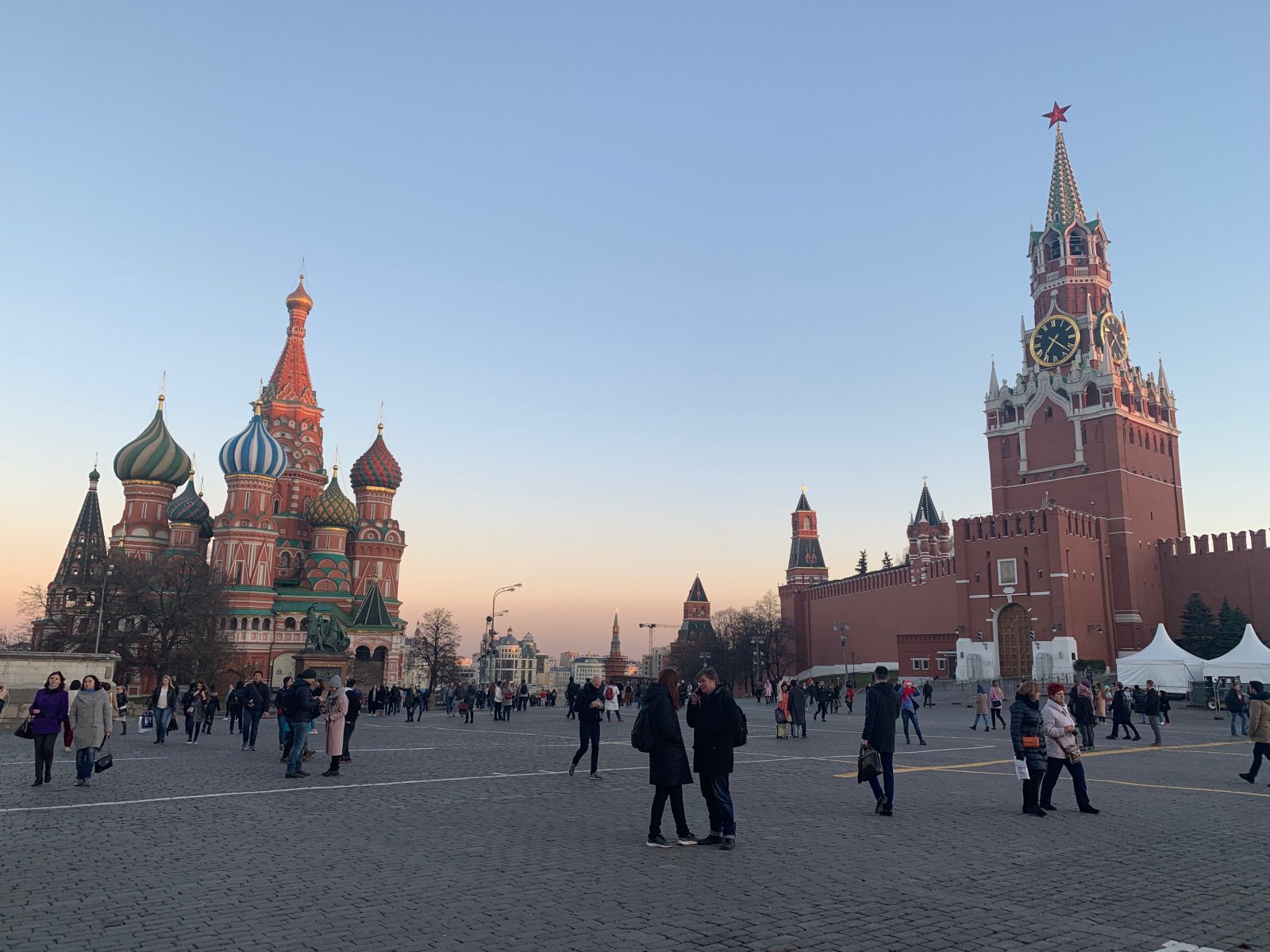 Стало известно, где россияне проведут ноябрьские праздники