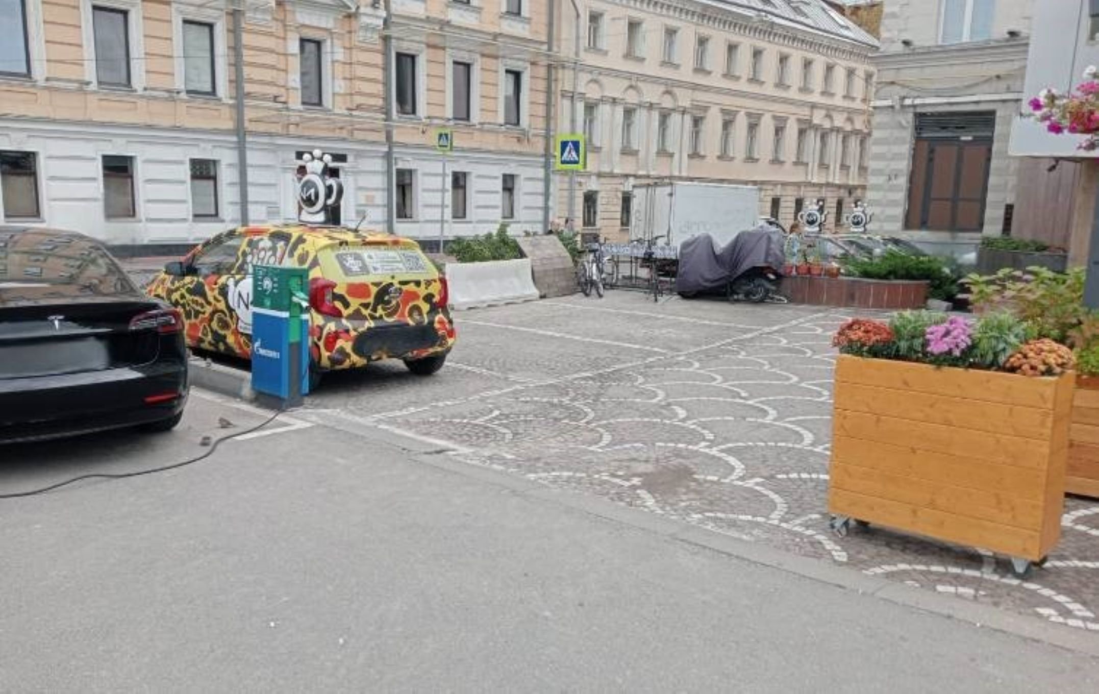 В центре Москвы освободили от самостроя место для парковки