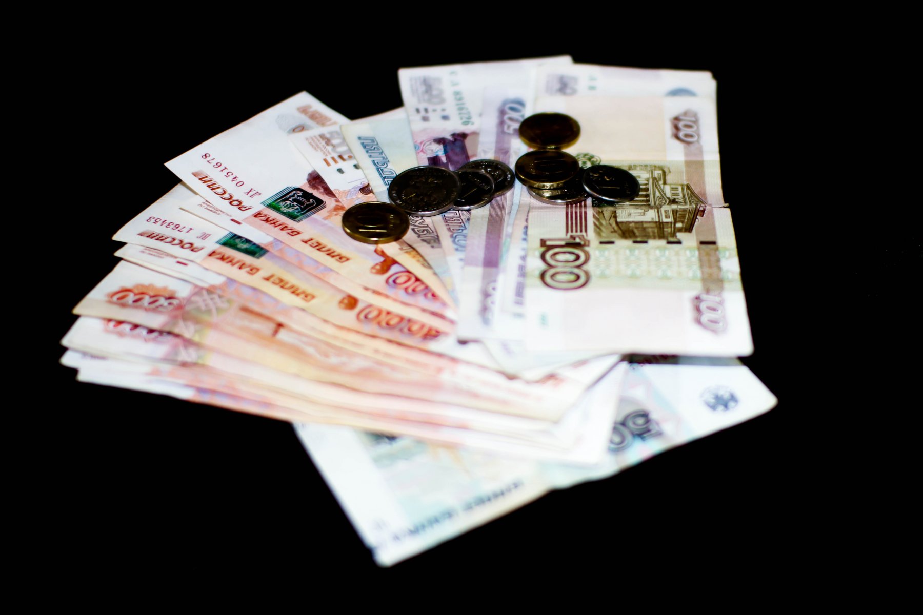 Эксперт объяснила недооцененность рубля как валюты в мире
