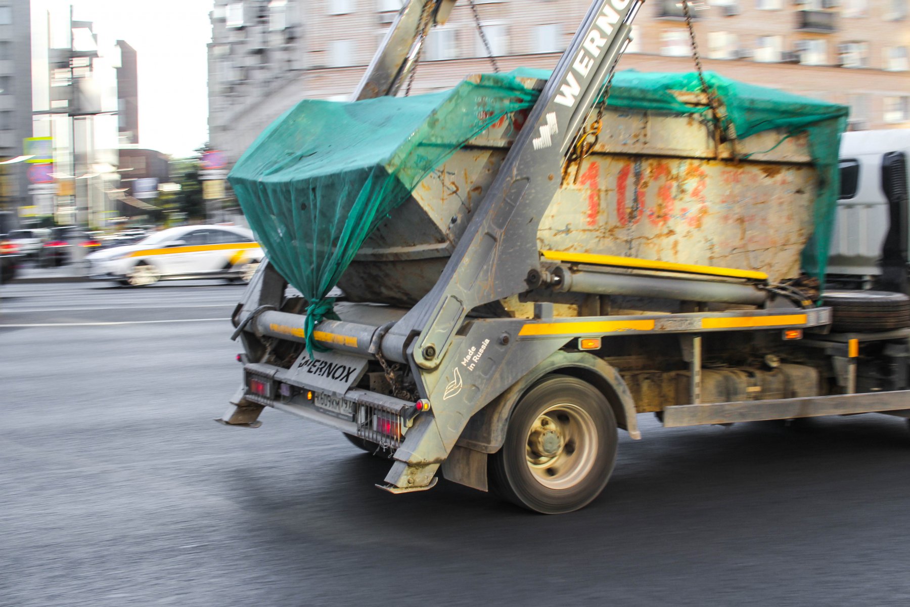 Более 92 млн рублей заплатят правонарушители за незаконную перевозку строительного мусора в Подмосковье 