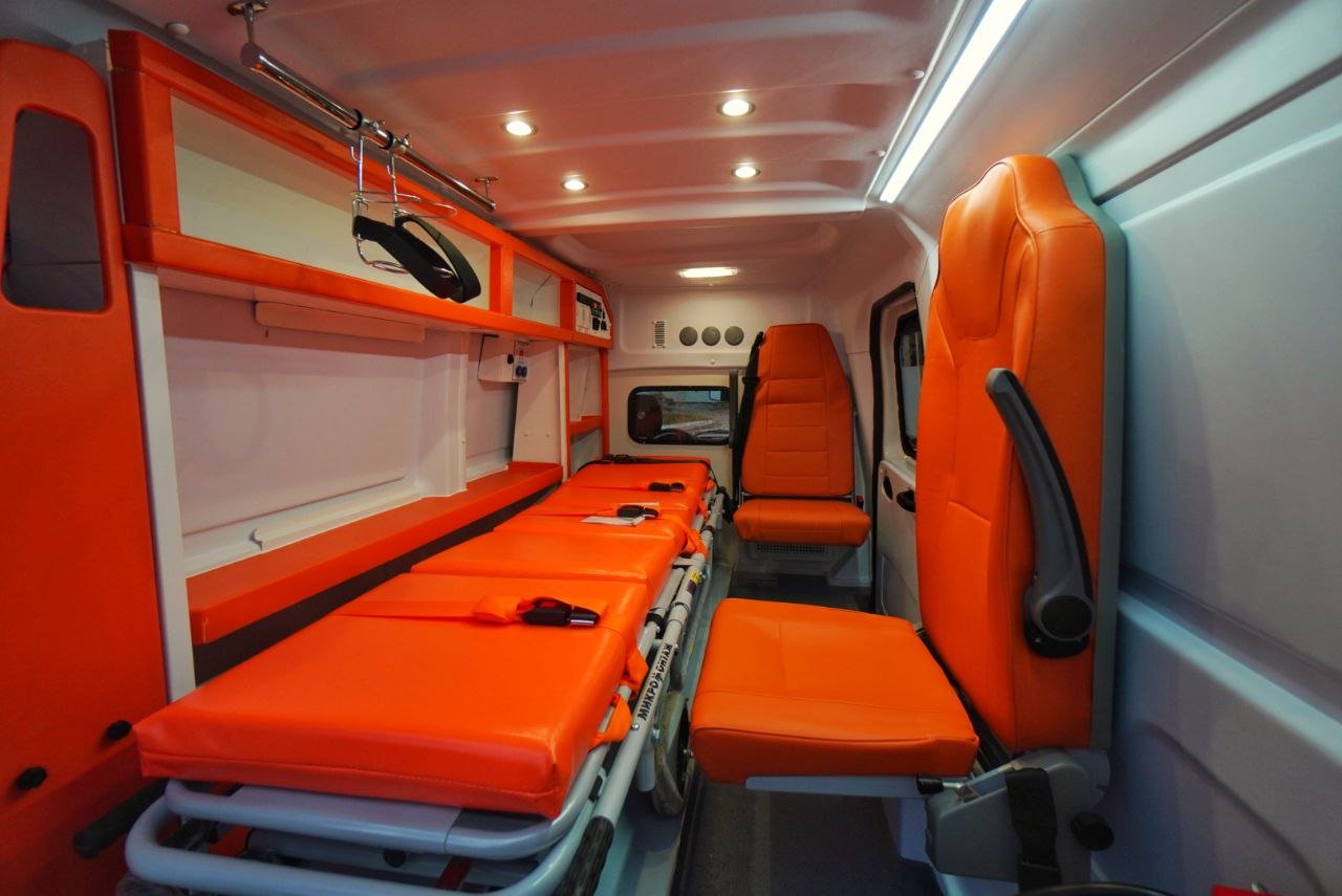 Больницы Подмосковья получили 17 автомобилей для паллиативной службы