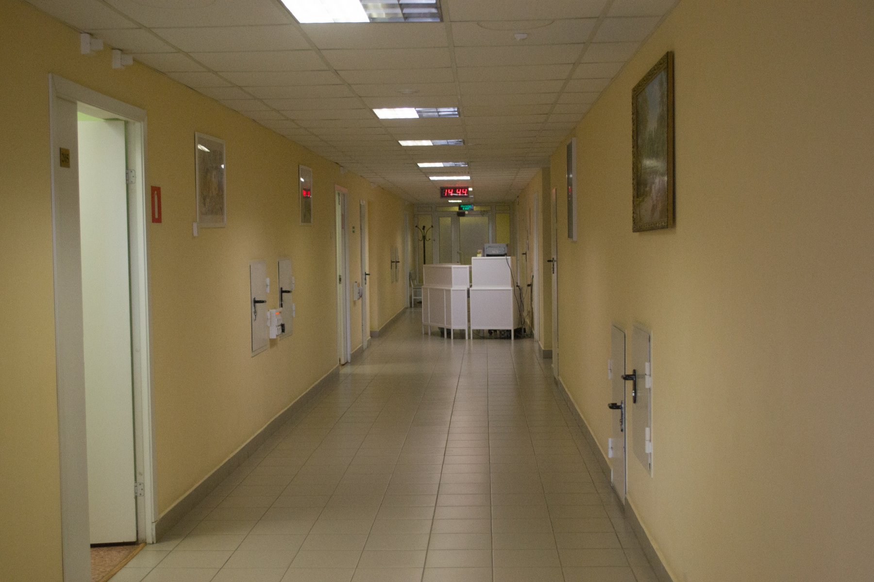 В Химкинской больнице скончался подросток, попавший под две электрички в Реутове