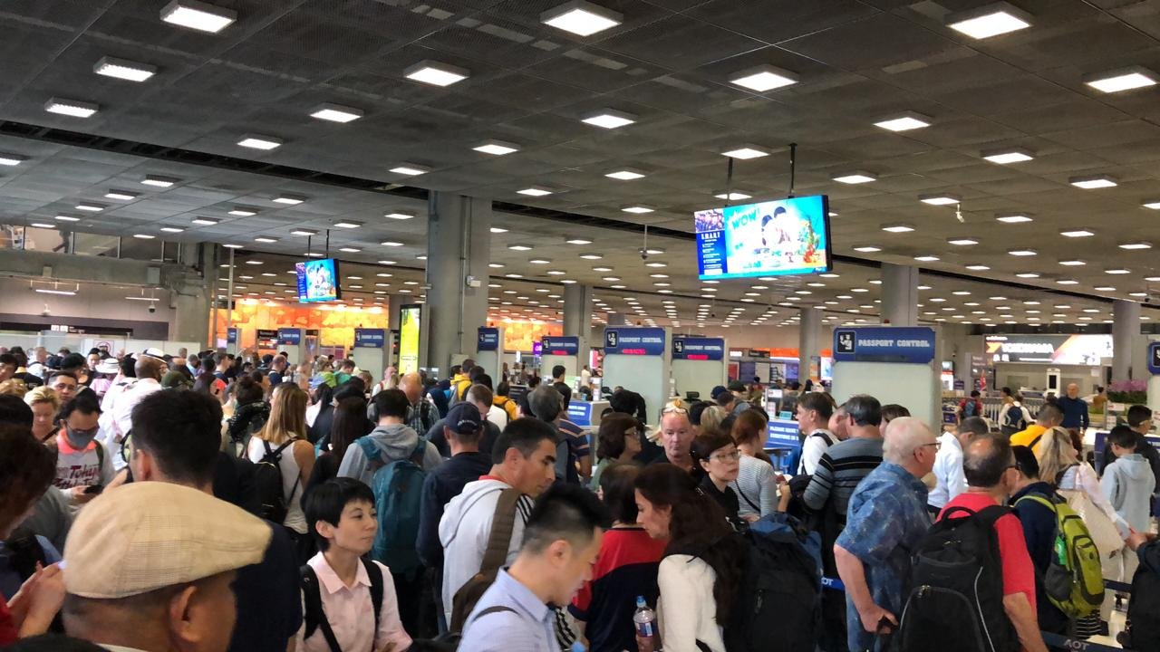 В аэропортах Москвы задержали и отменили более 25 рейсов
