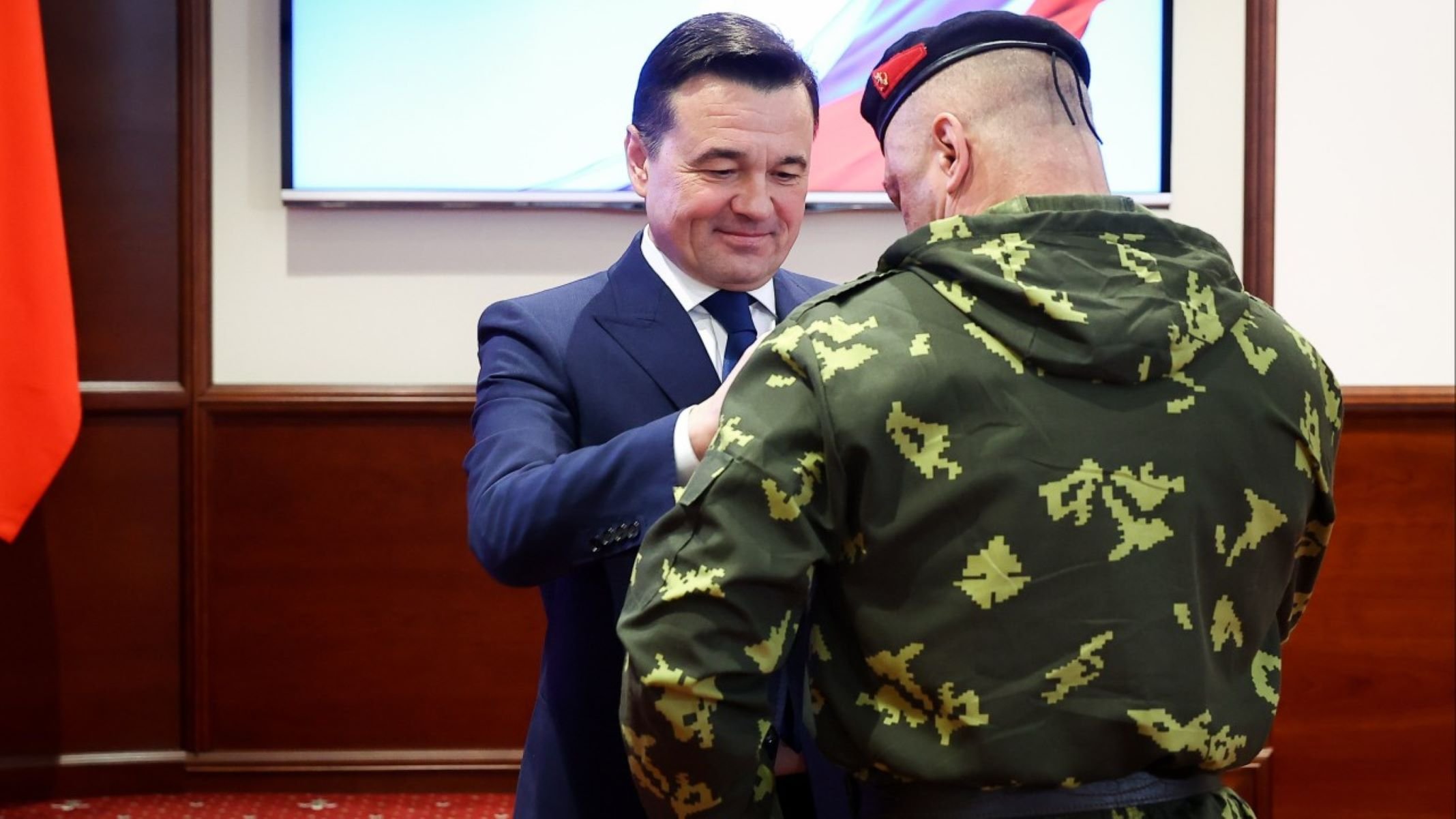 Губернатор Подмосковья вручил медали «За храбрость» подмосковным воинам