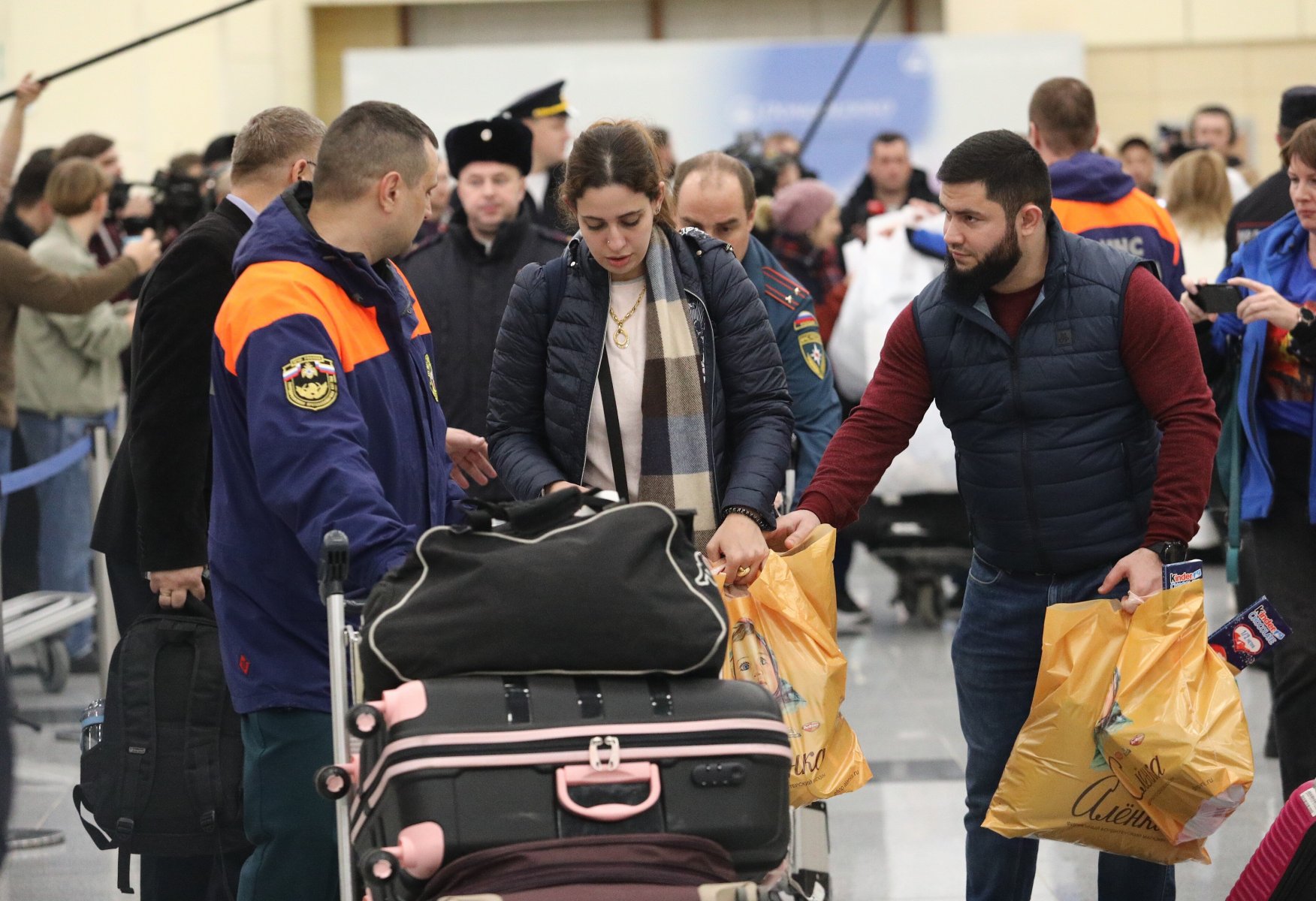 В Москве тепло встретили эвакуированных из Газы россиян