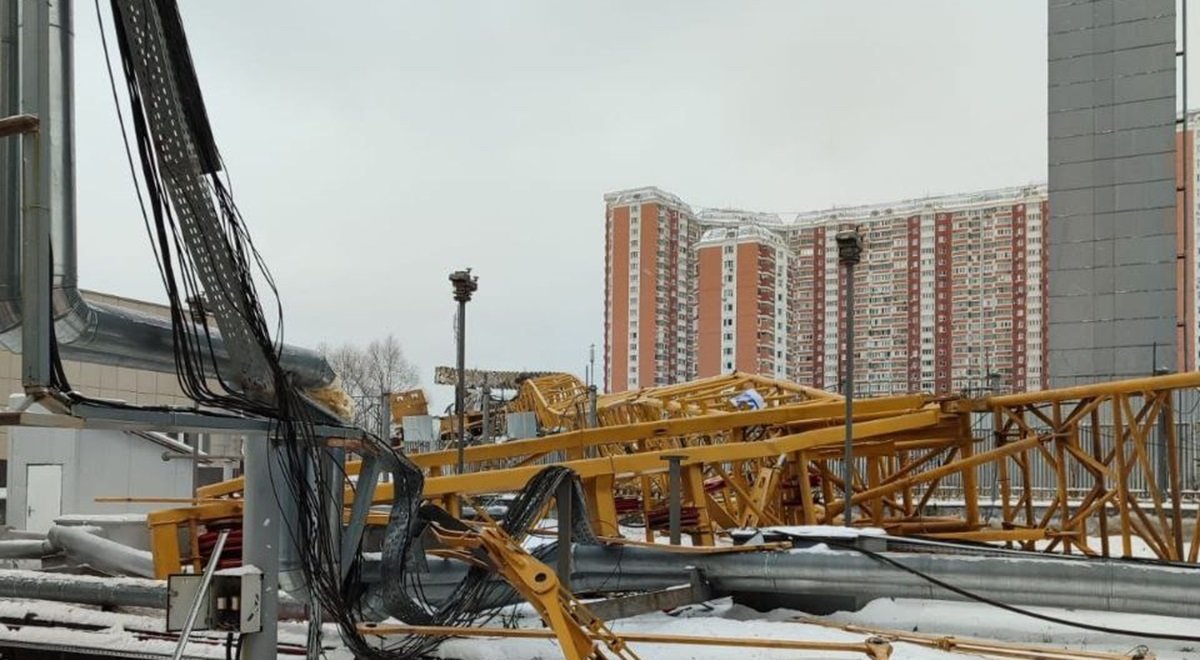 Опубликованы кадры с места падения крана в Красногорске: прокуратура организовала проверку