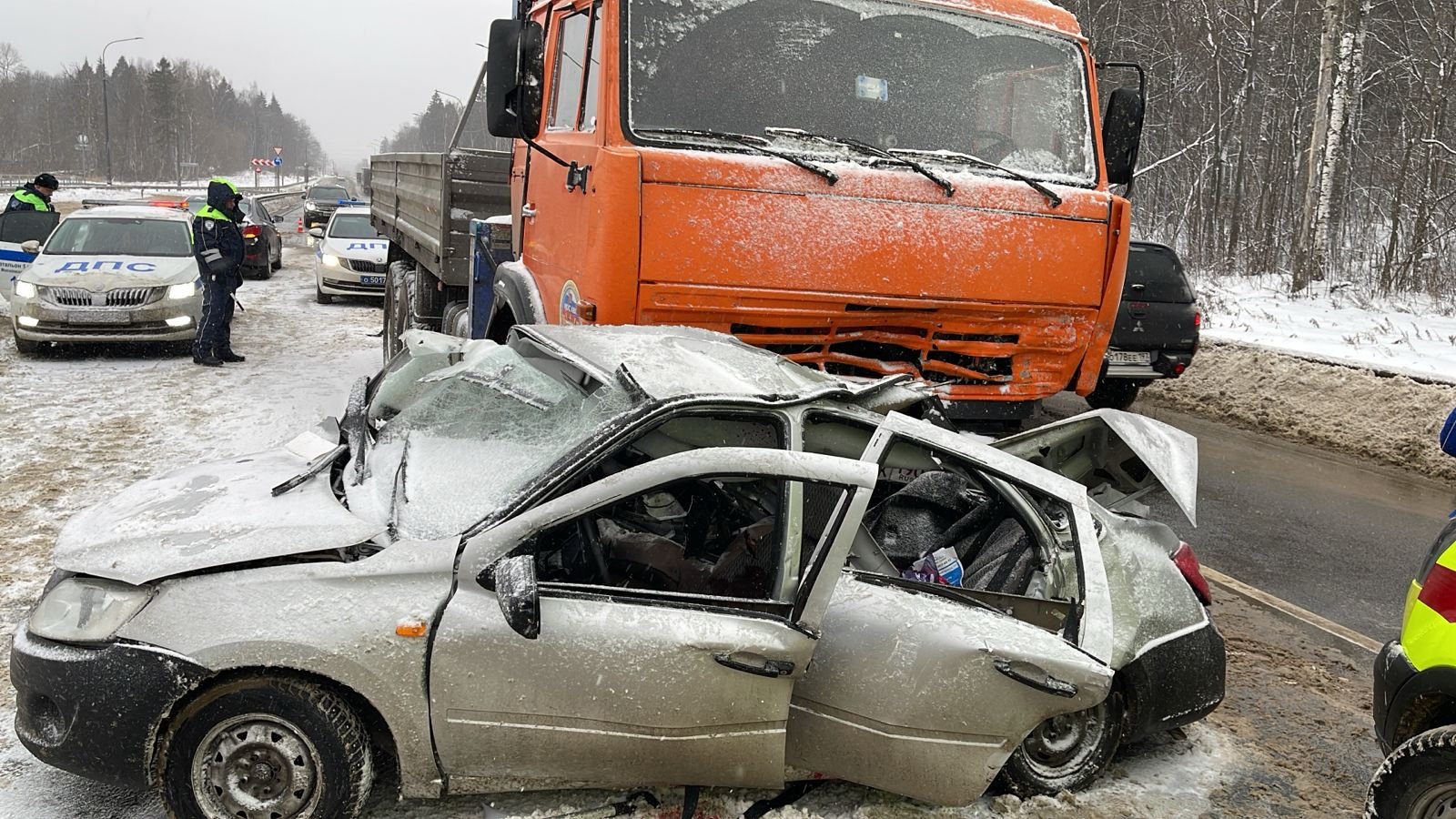 В ДТП на подмосковной «бетонке» под Сергиевым Посадом погиб человек