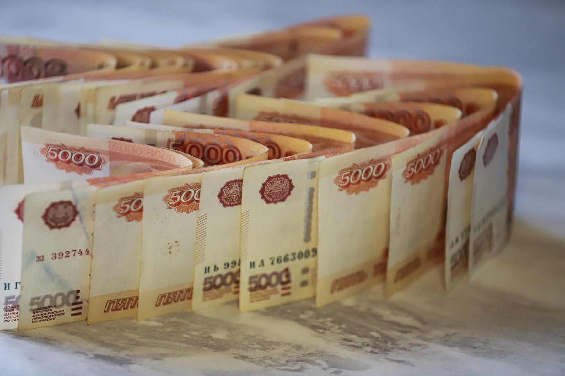 Мошенники выманили у двух московских пенсионерок около 10 млн рублей 