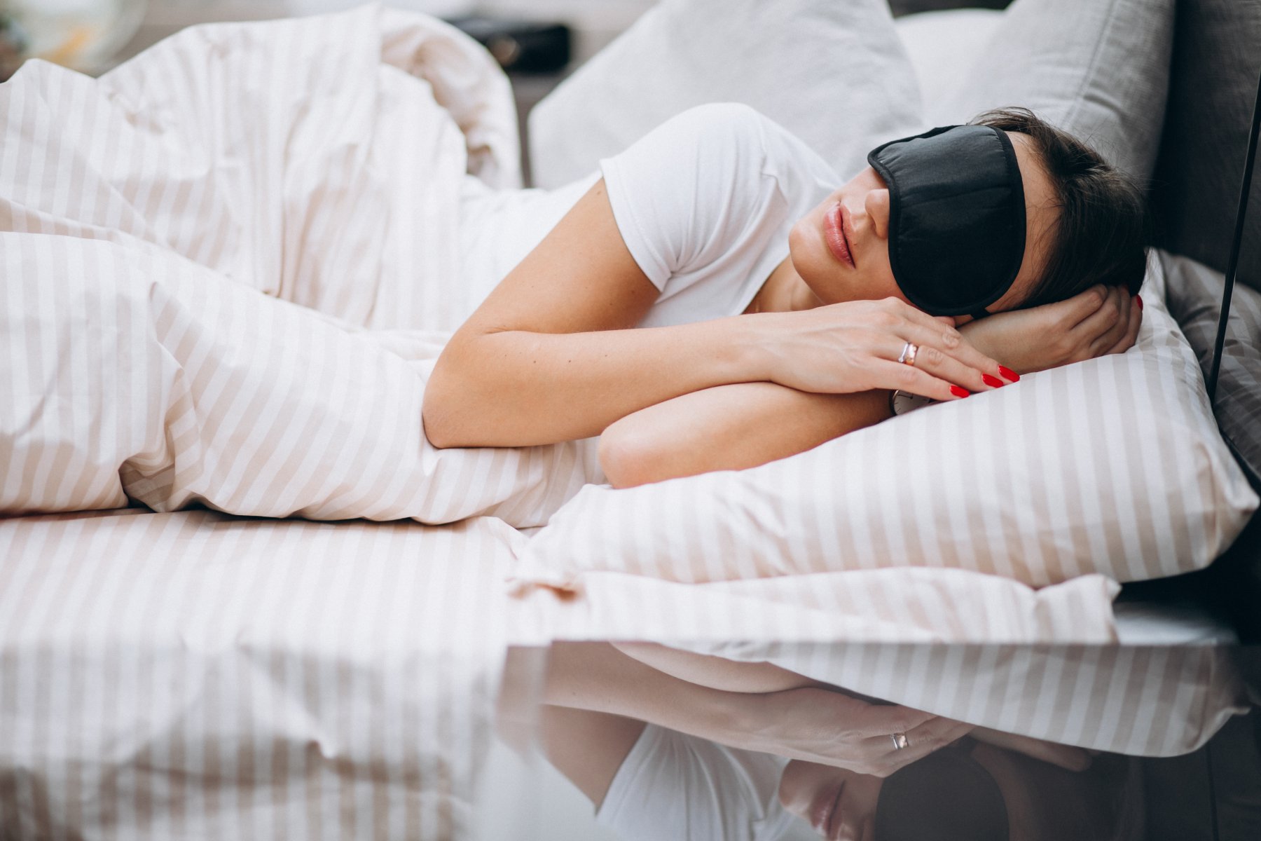 Реабилитолог перечислил самые вредные позы для сна