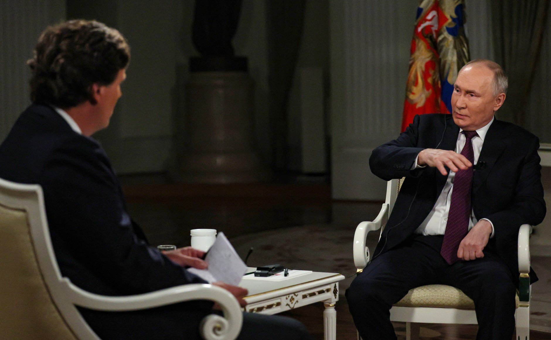 Политолог: интервью Карлсона не поменяет антироссийскую политику США 