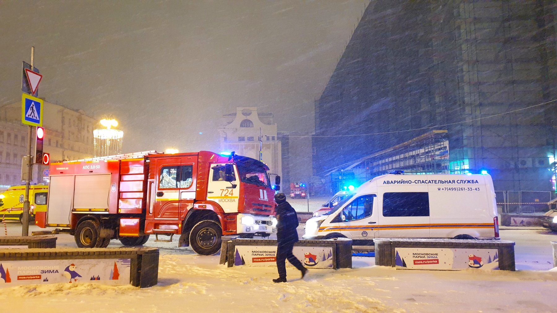 В центре Москвы горит здание «Известия холл» :: Вести Подмосковья