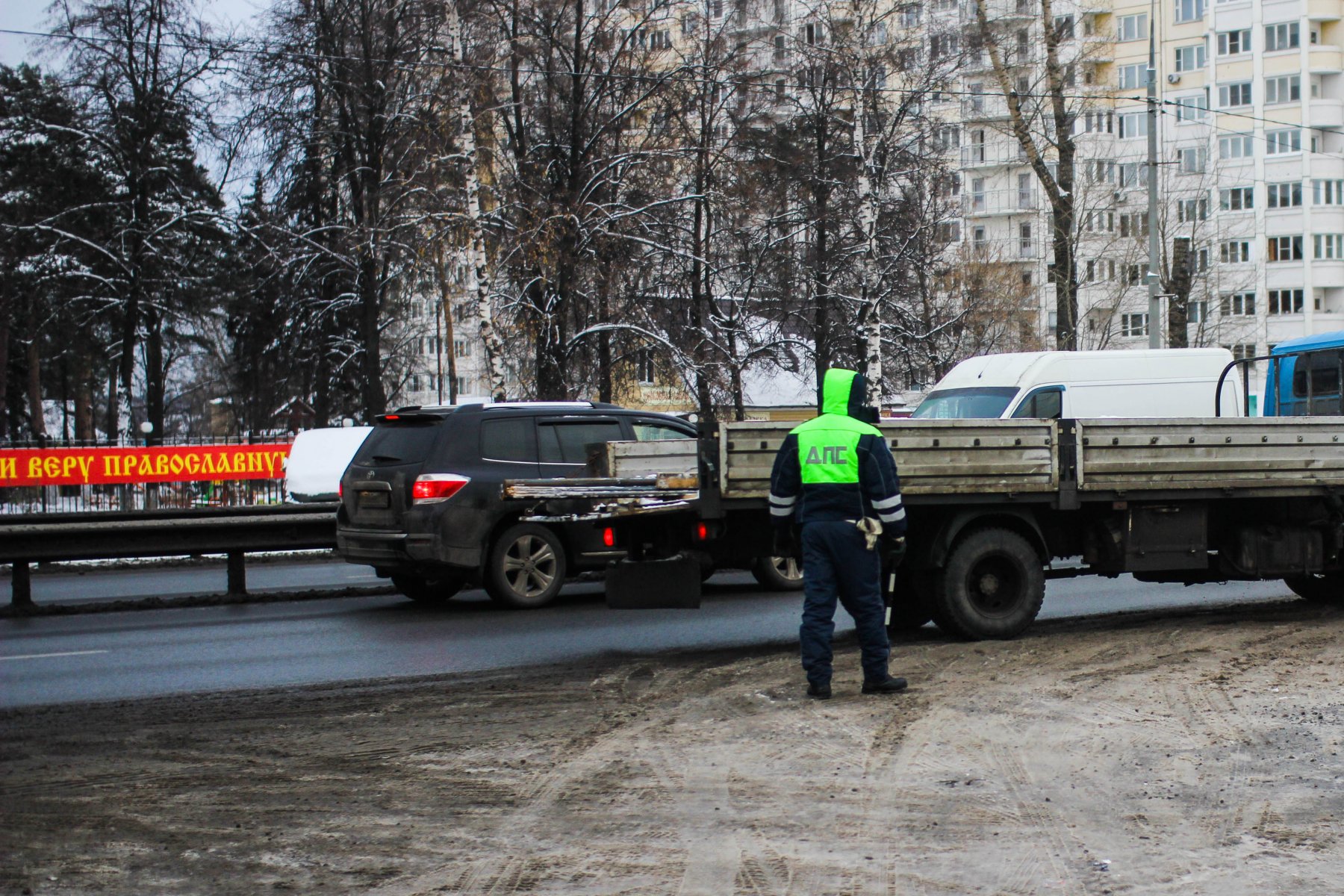 На ТТК в Москве затруднено движение из-за загоревшегося автомобиля