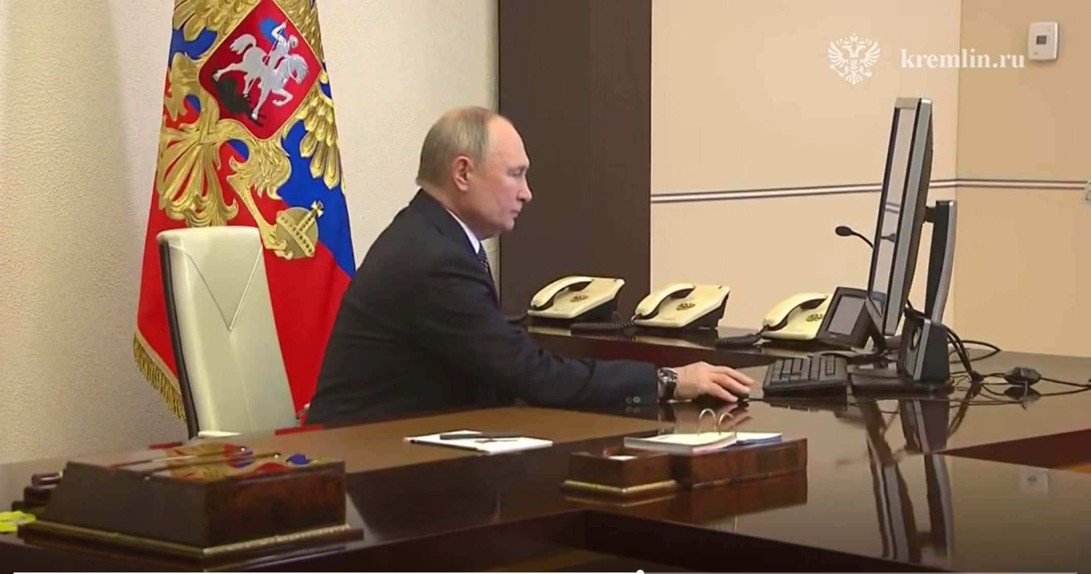 Путин проголосовал на выборах президента России с помощью системы ДЭГ