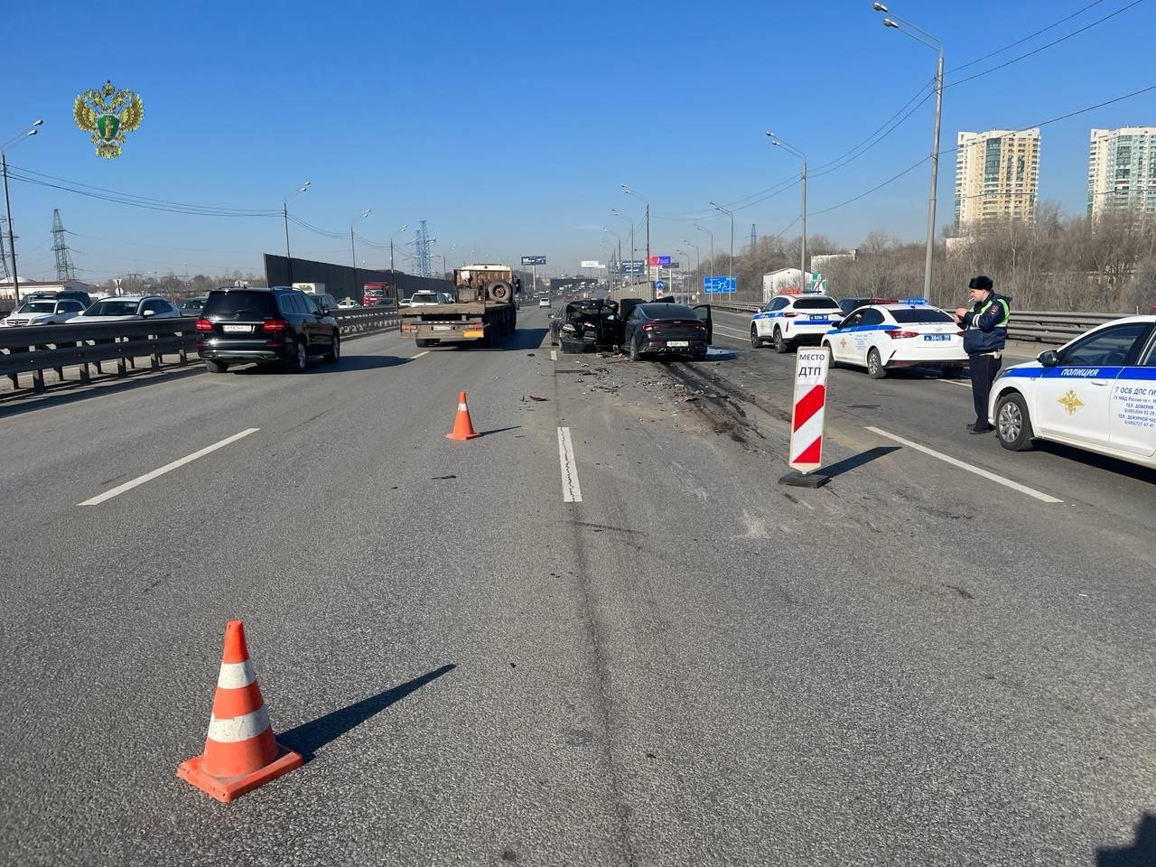 В Красноярске водитель сбил женщину, остановившуюся на трассе из-за технеисправности автомобиля 