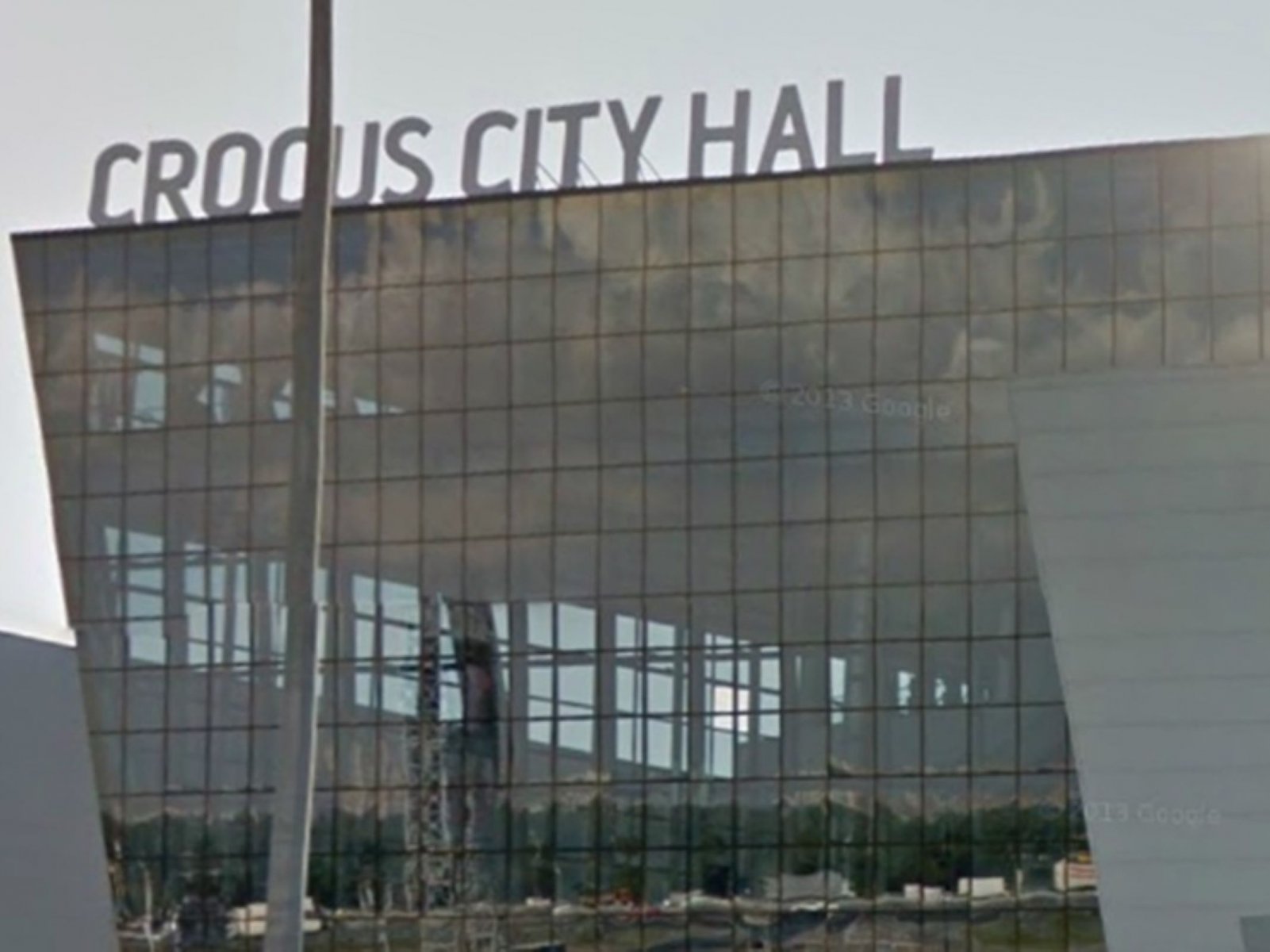 Заблокированными в здании Crocus City Hall могут быть свыше ста человек