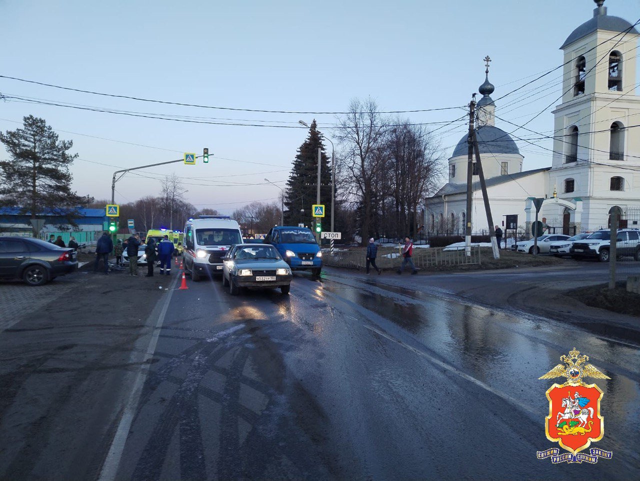 В подмосковном Дмитрове 19-летний водитель сбил троих детей на пешеходном переходе