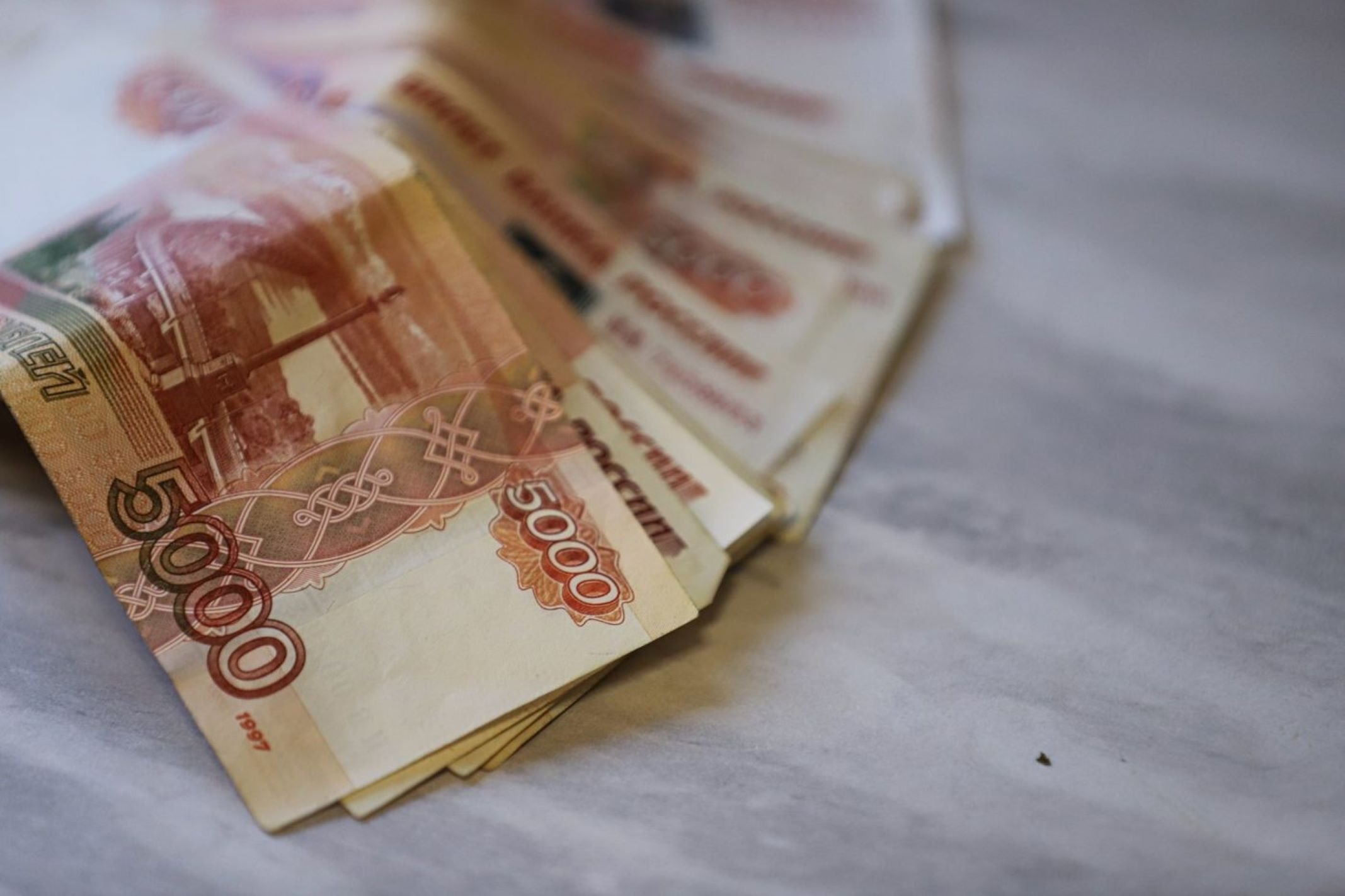Путин поручил повысить МРОТ до 35 тысяч рублей к 2030 году