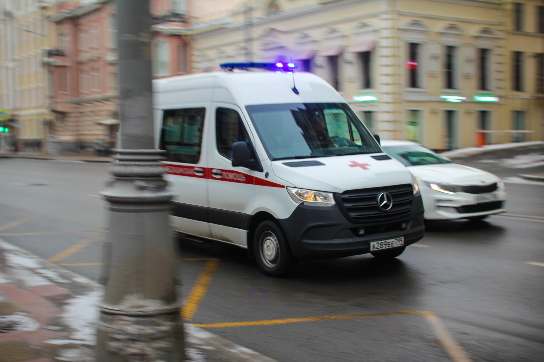 В ДТП на Новослободской улице в Москве пострадали два человека