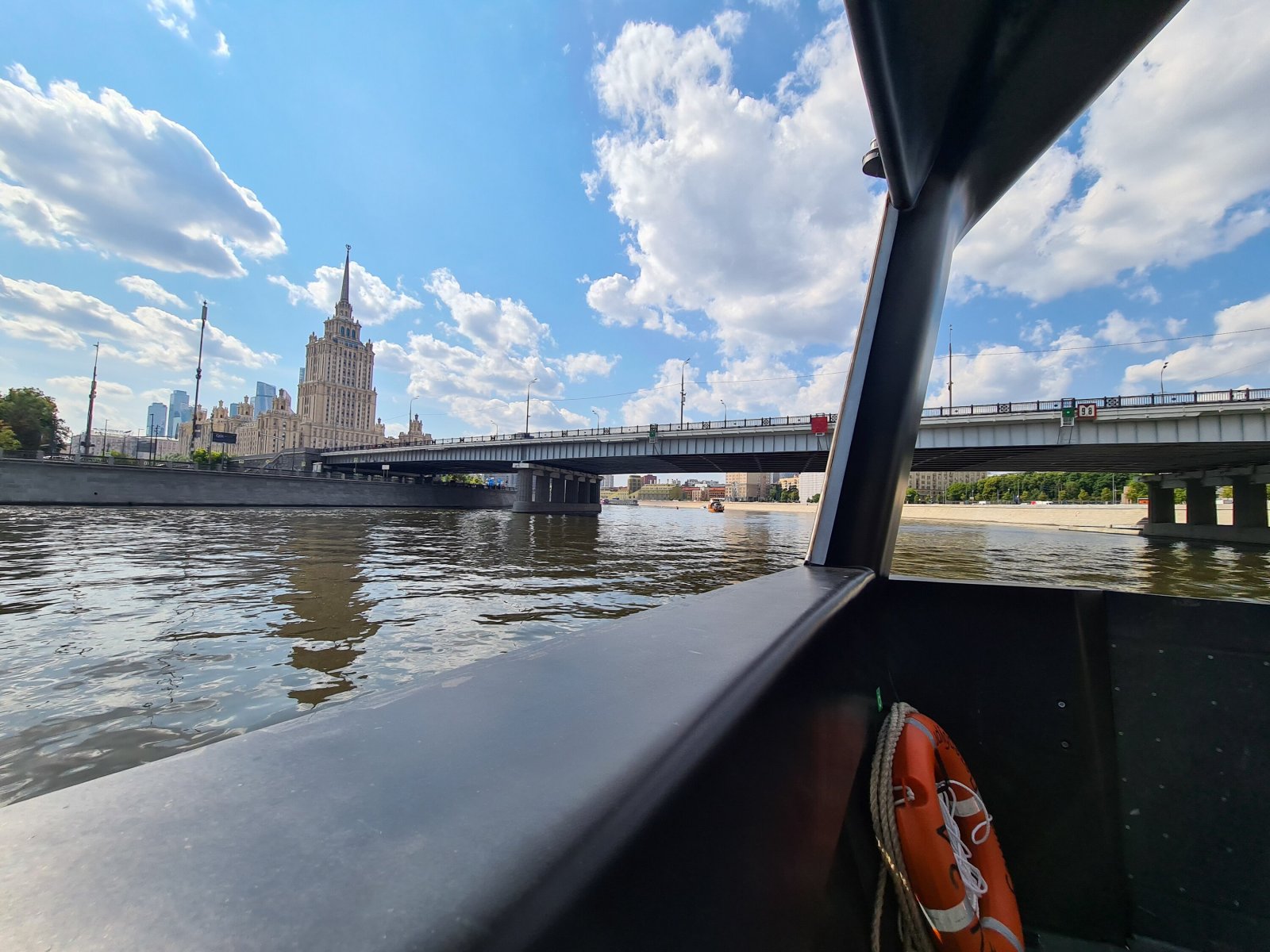 По Москве-реке будут курсировать по прогулочным и круизным маршрутам порядка 200 судов 