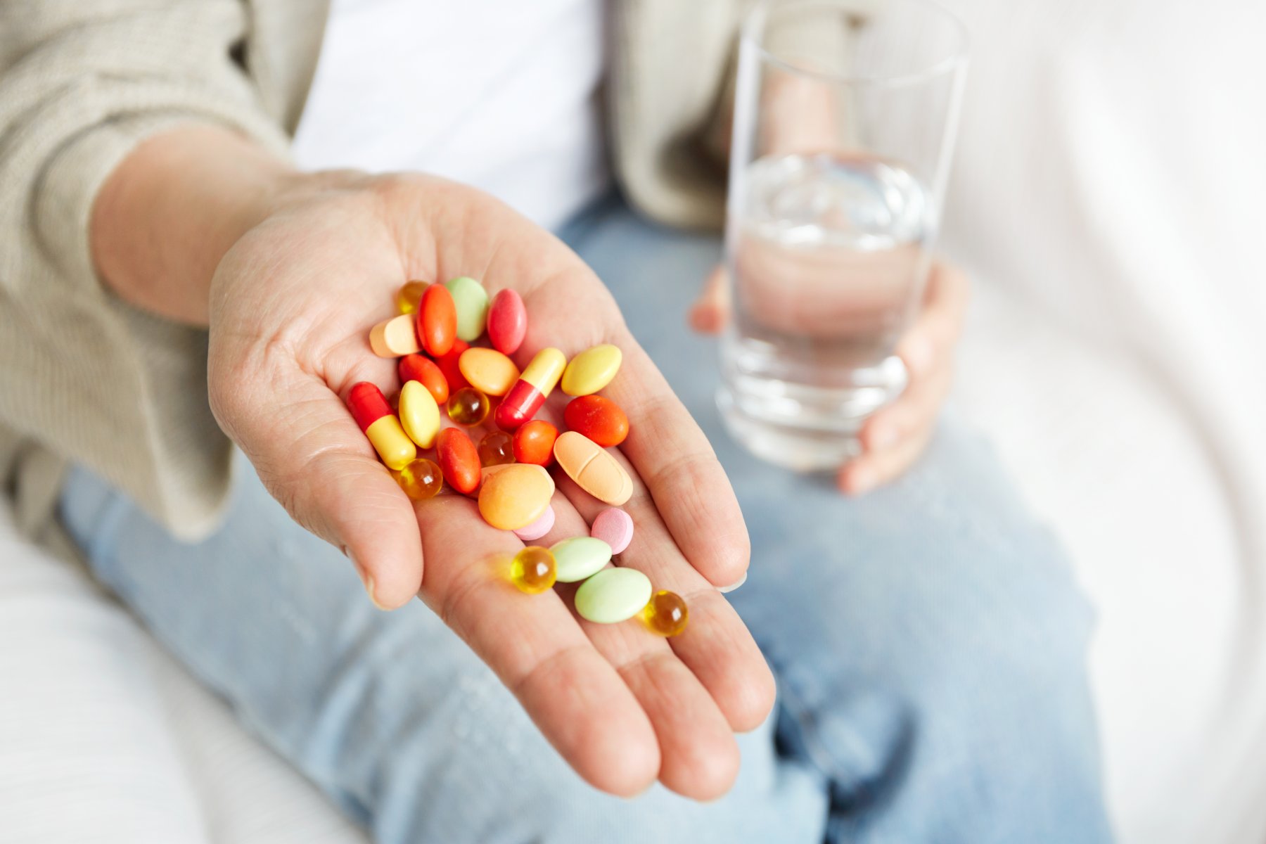 Почему нельзя пить витамины без назначения врача?