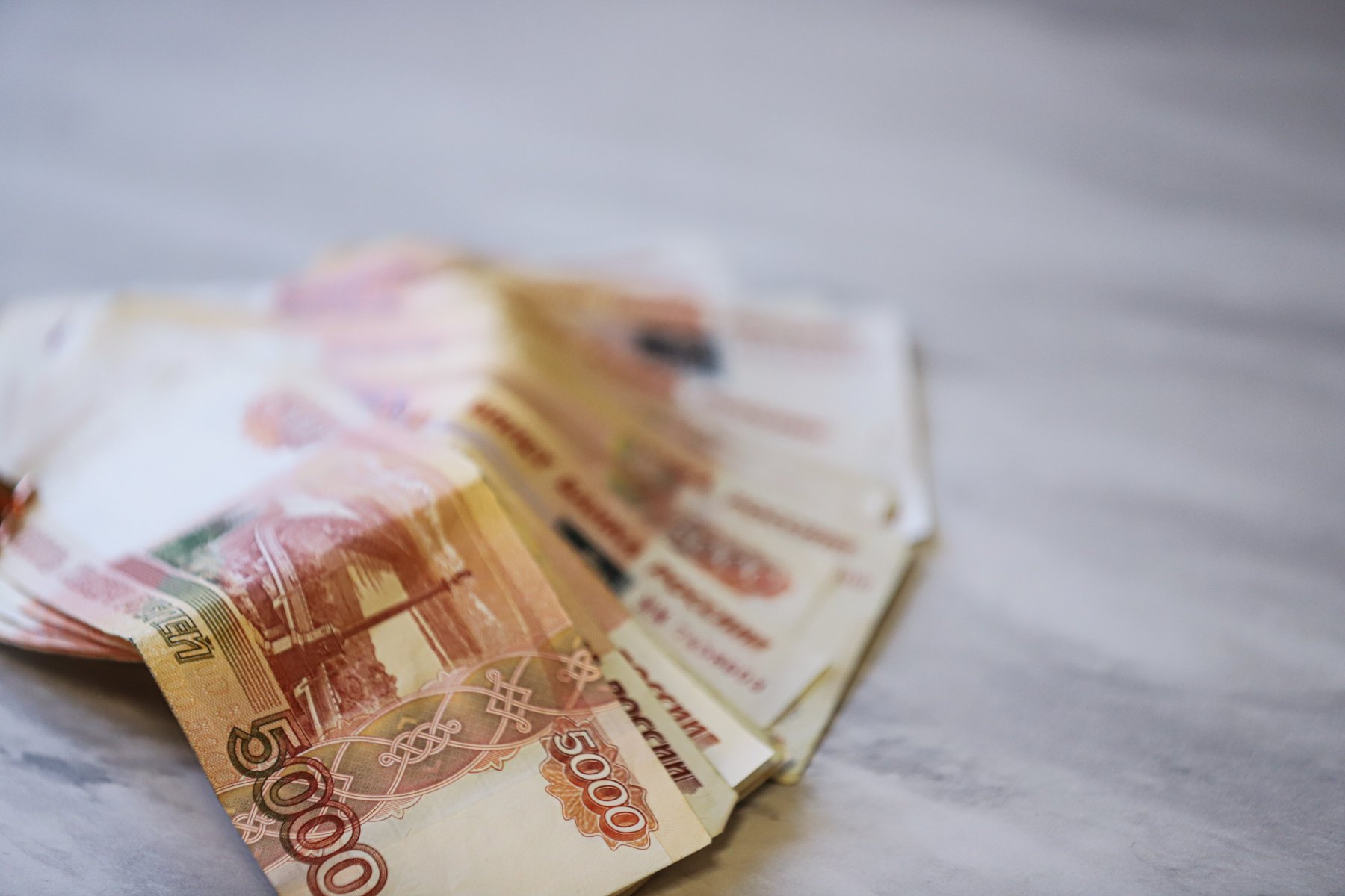 В России могут зафиксировать размер минимальных зарплат на уровне МРОТ