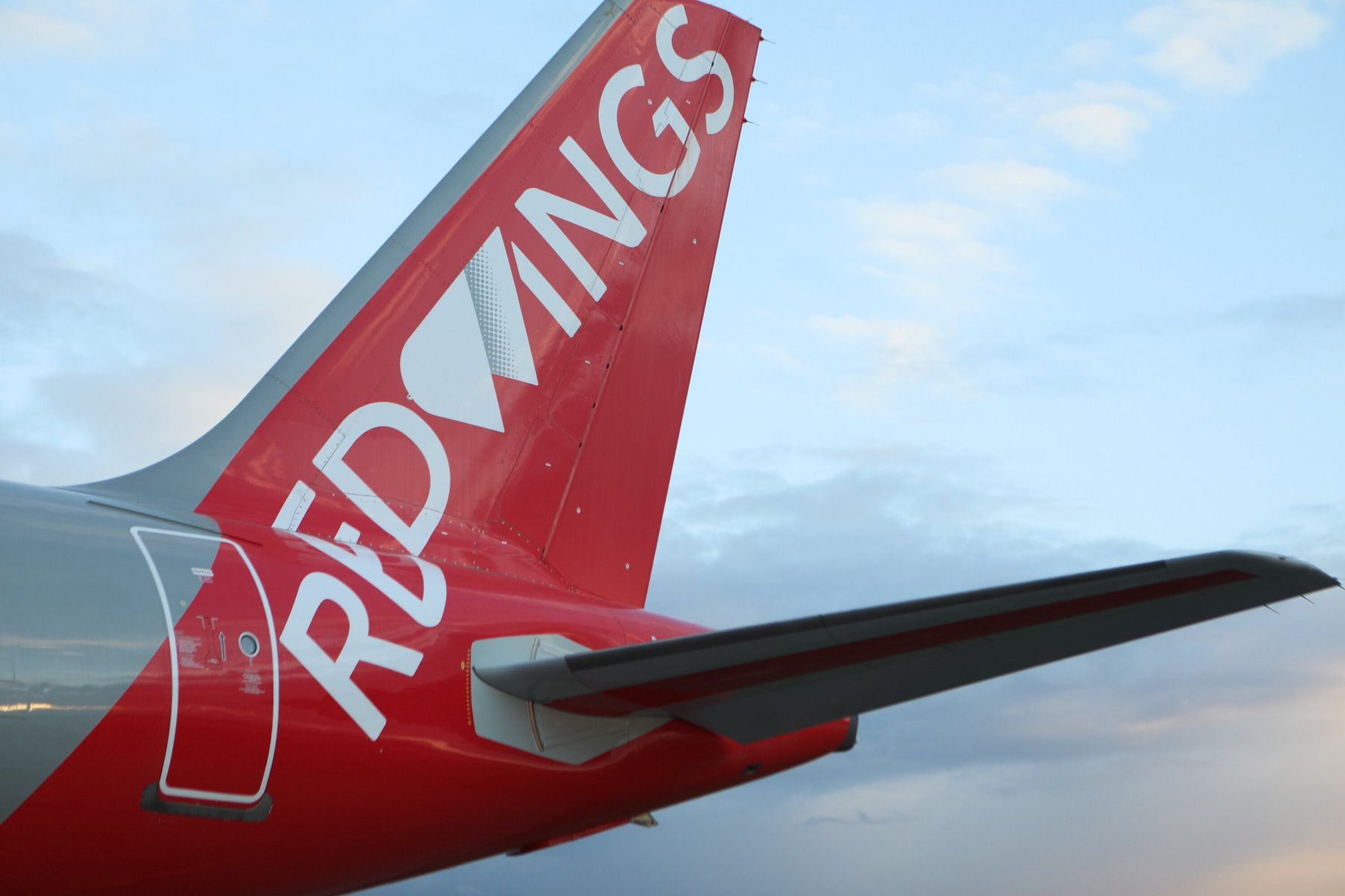 Авиакомпанию Red Wings планируют переименовать в «Рассвет»