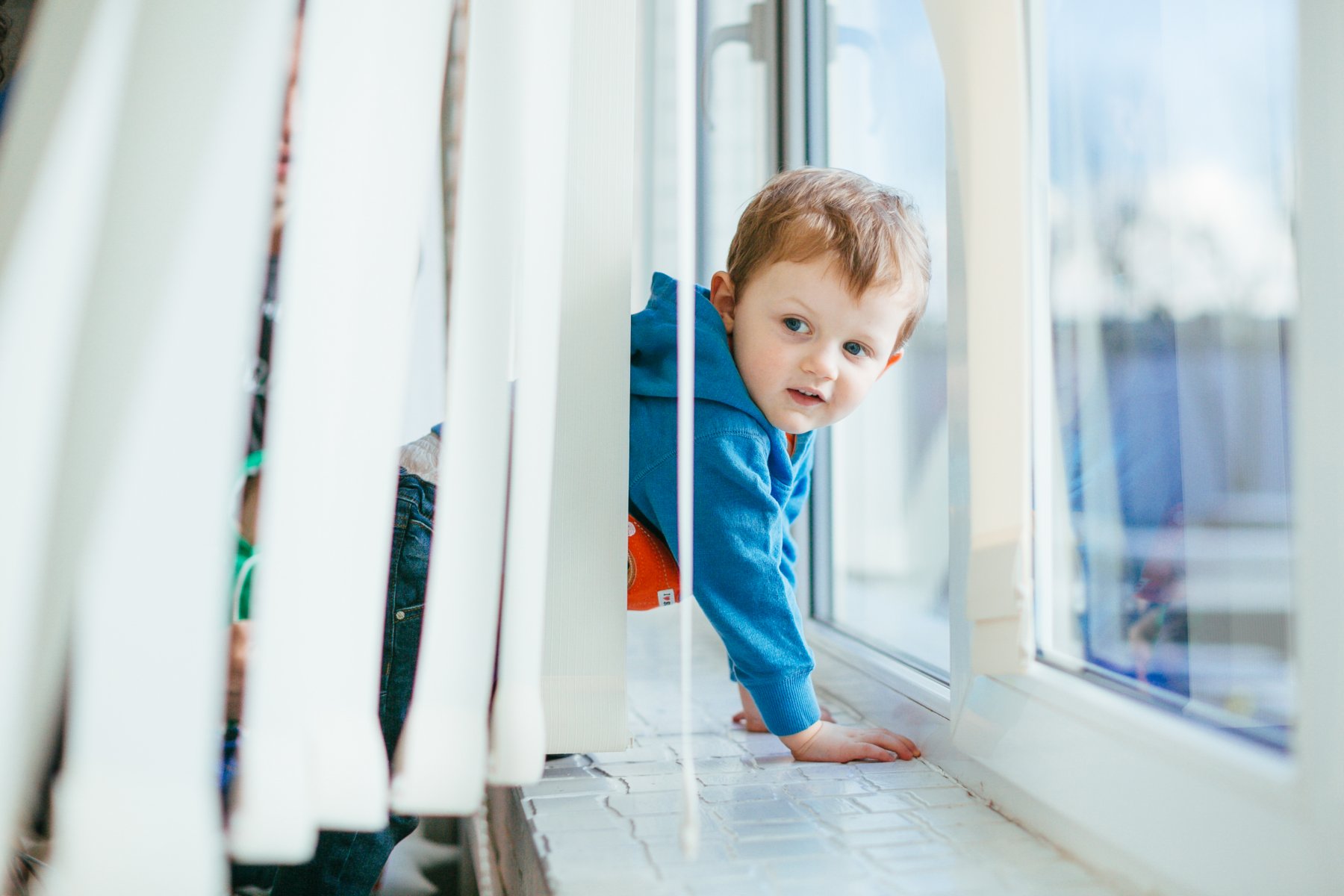 Минздрав Подмосковья напомнил о необходимости присмотра за ребенком в комнате с открытым окном 