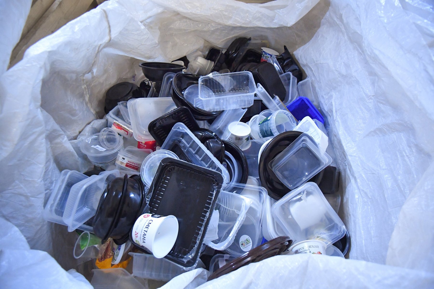 Милонов предложить наносить на пластиковую посуду надписи о вреде для природы