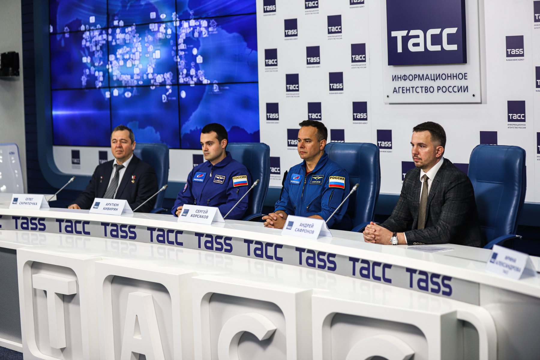 Космонавты Роскосмоса побывали в странах СНГ и провели Гагаринские уроки для школьников