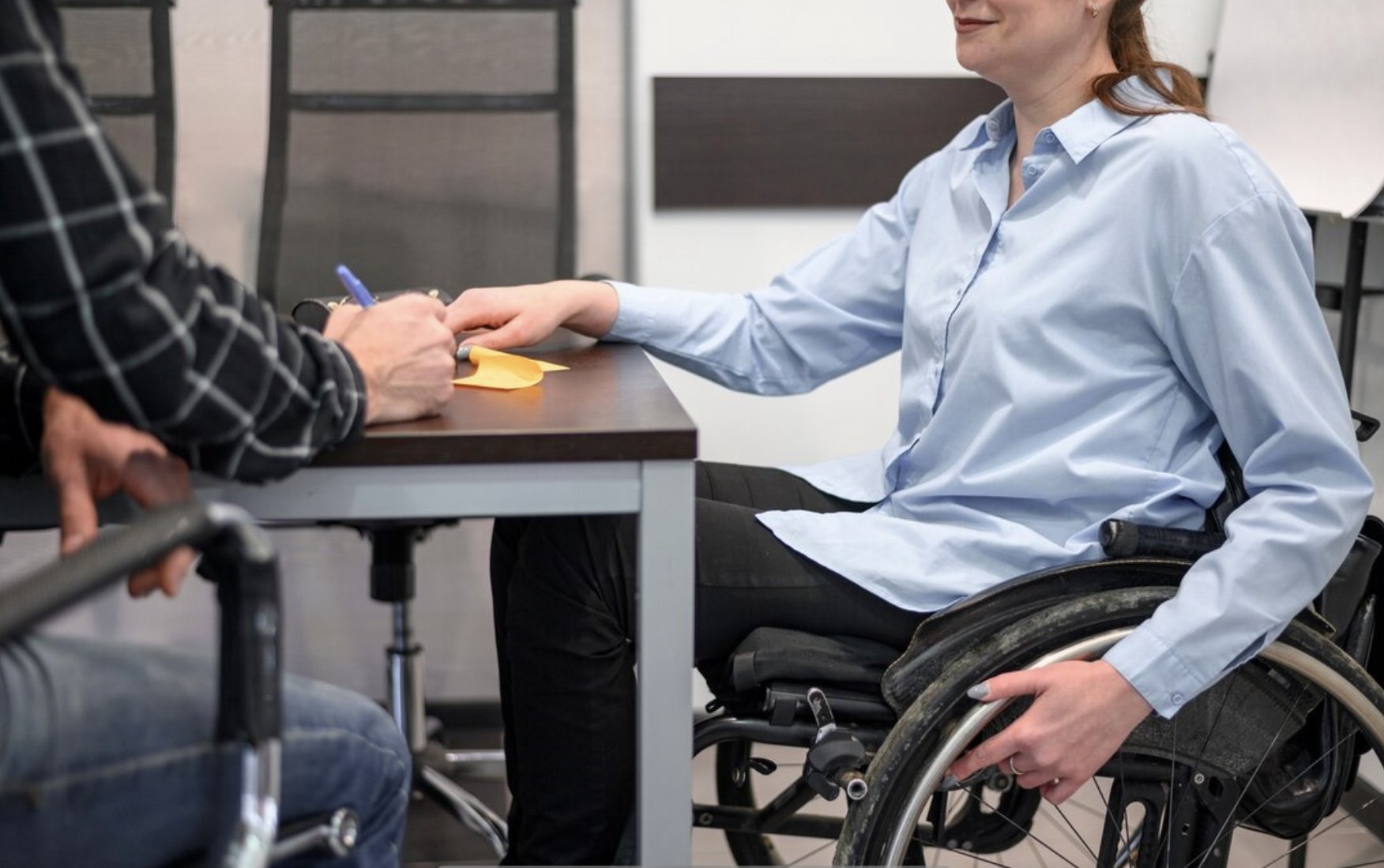 В Подмосковье появятся новые меры поддержки для специалистов по уходу за инвалидами