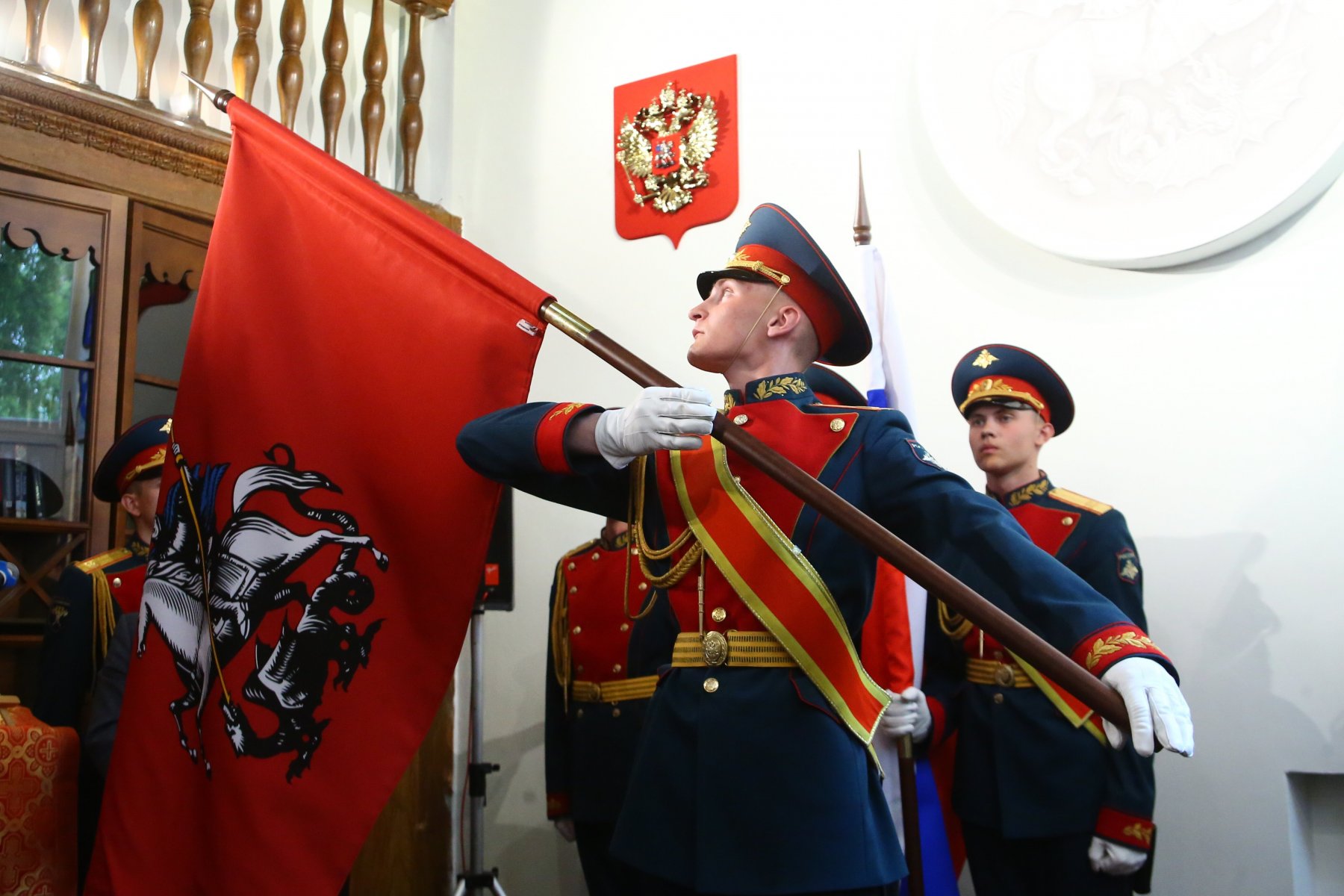 Мэр Москвы поздравил жителей столицы с Днем флага и герба города