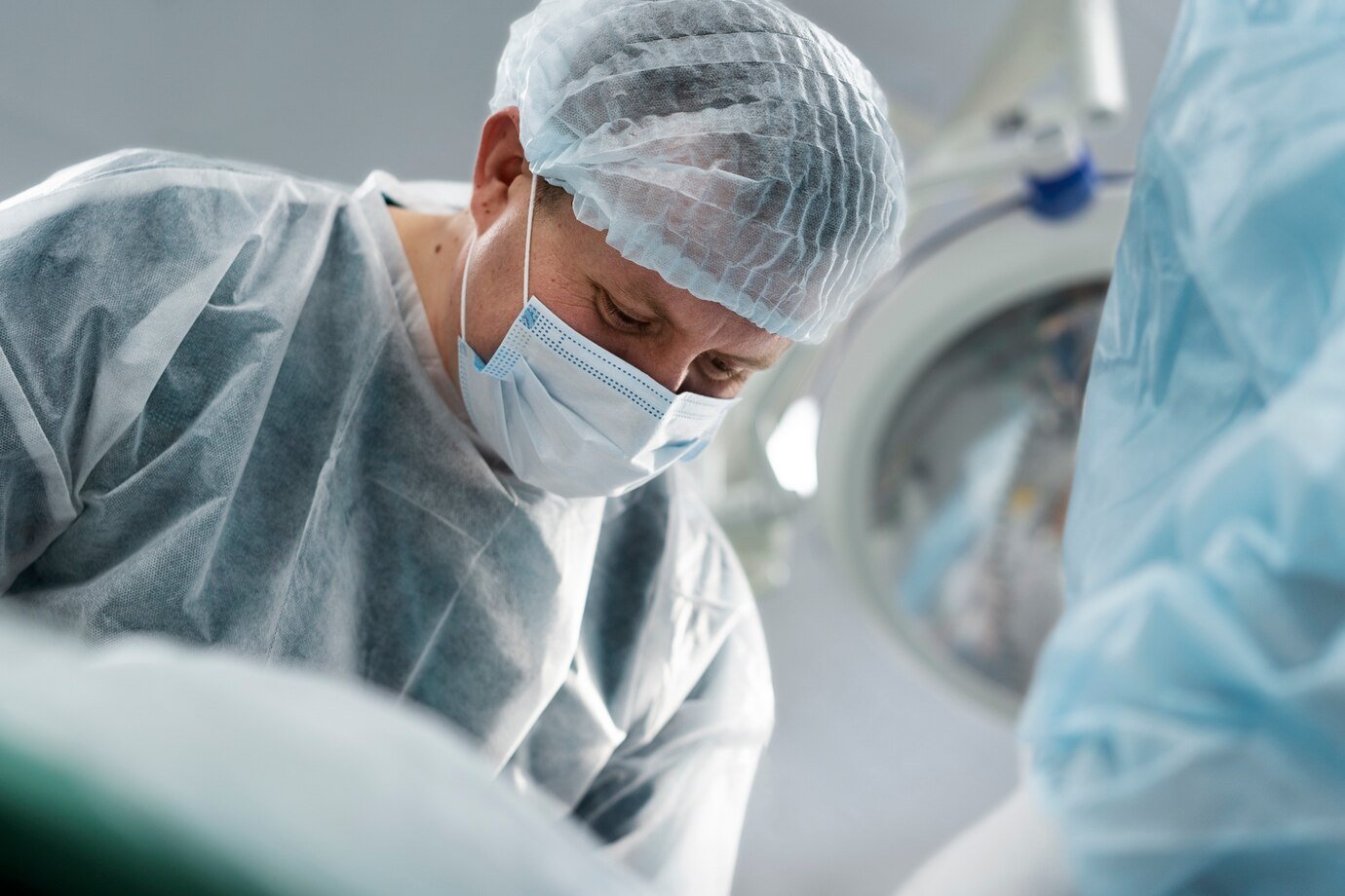 В Люберцах успешно прооперировали 13-летнюю девочку с литровыми кистами яичников 