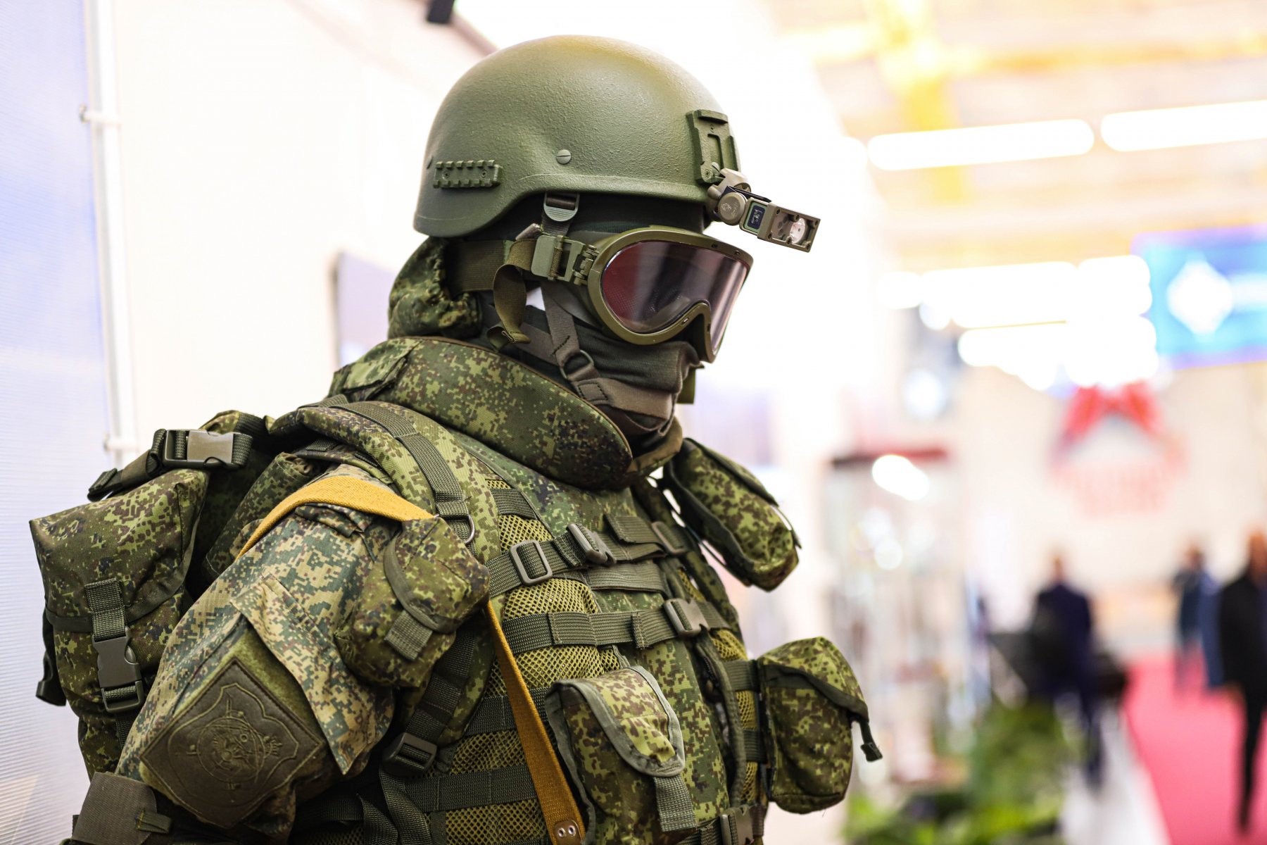В Подмосковье испытали инновационные маскировочные «костюмы-невидимки» для ВС РФ 