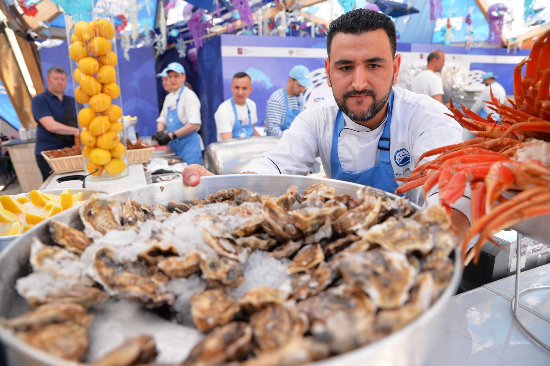 Более 600 видов рыбной продукции от лучших поставщиков со всей России представлены на площадках «Москва – на волне. Рыбная неделя»