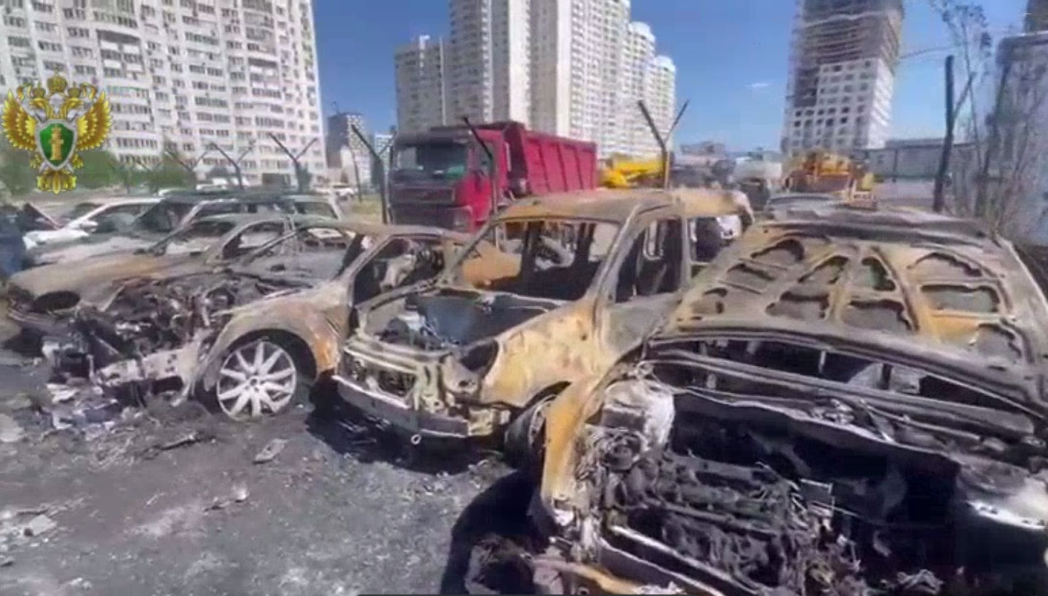 Во время пожара на штрафстоянке в Мытищах огонь повредил 15 автомобилей