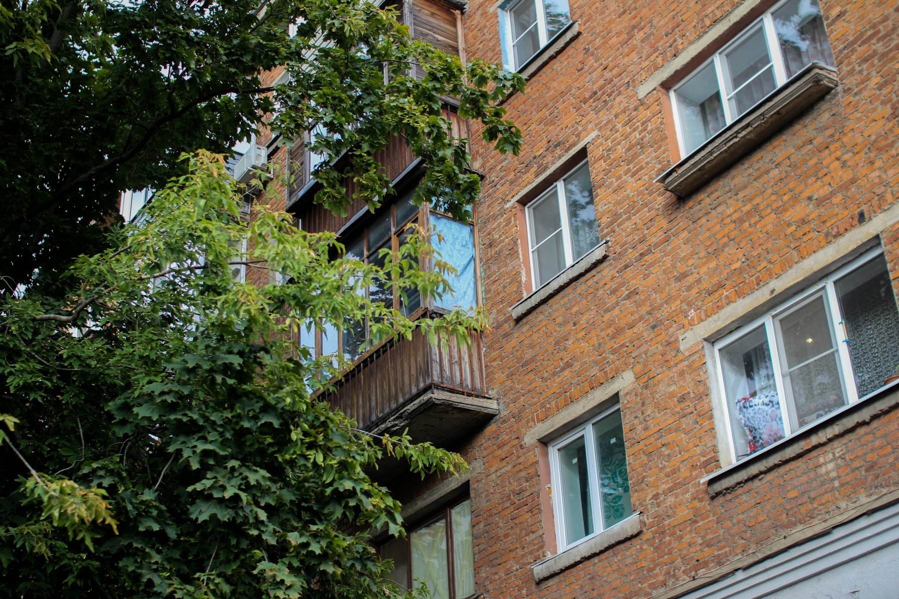 В Москве трехлетняя девочка выпала из окна квартиры на девятом этаже