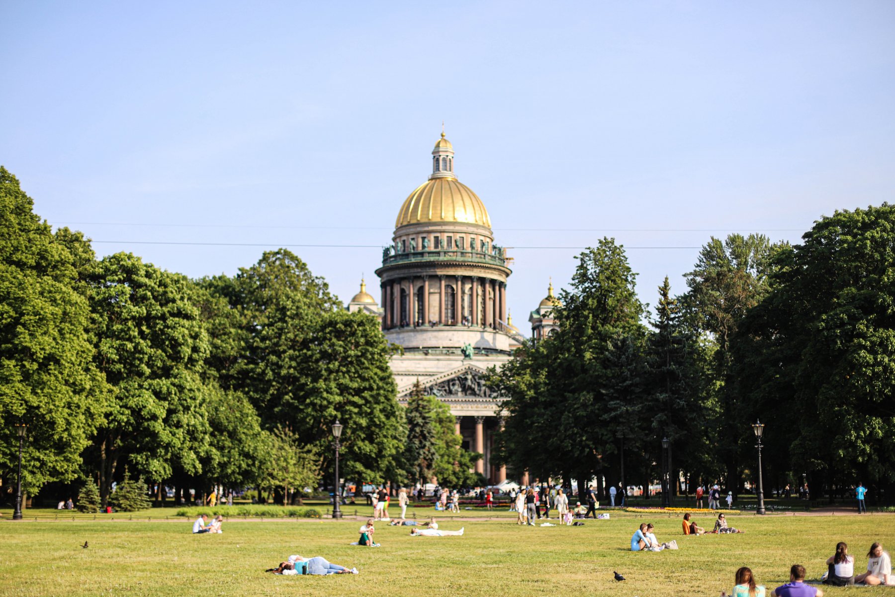 Названы самые популярные туристические направления на День России
