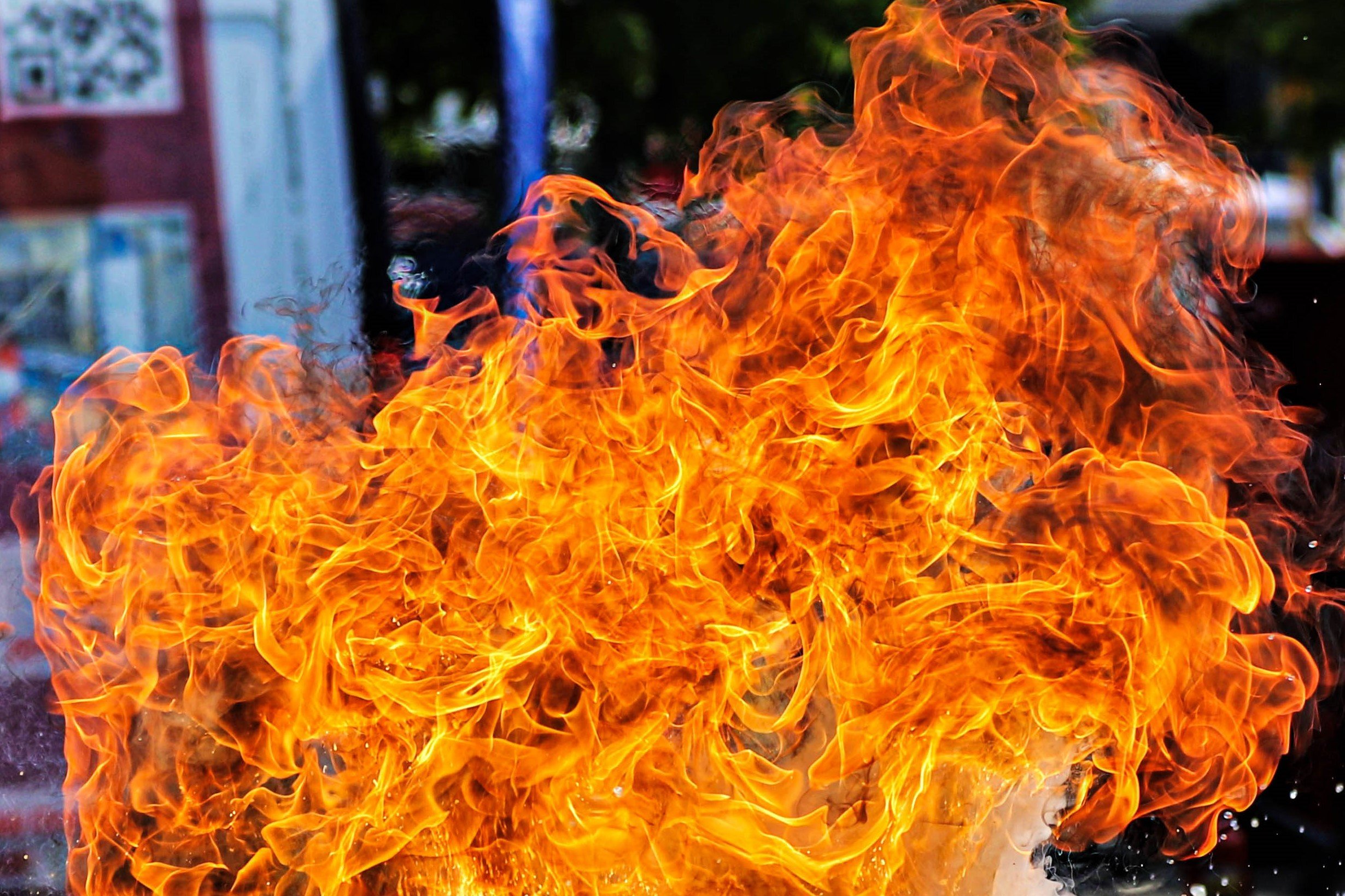 В Люберцах участница фаер-шоу загорелась во время выступления 